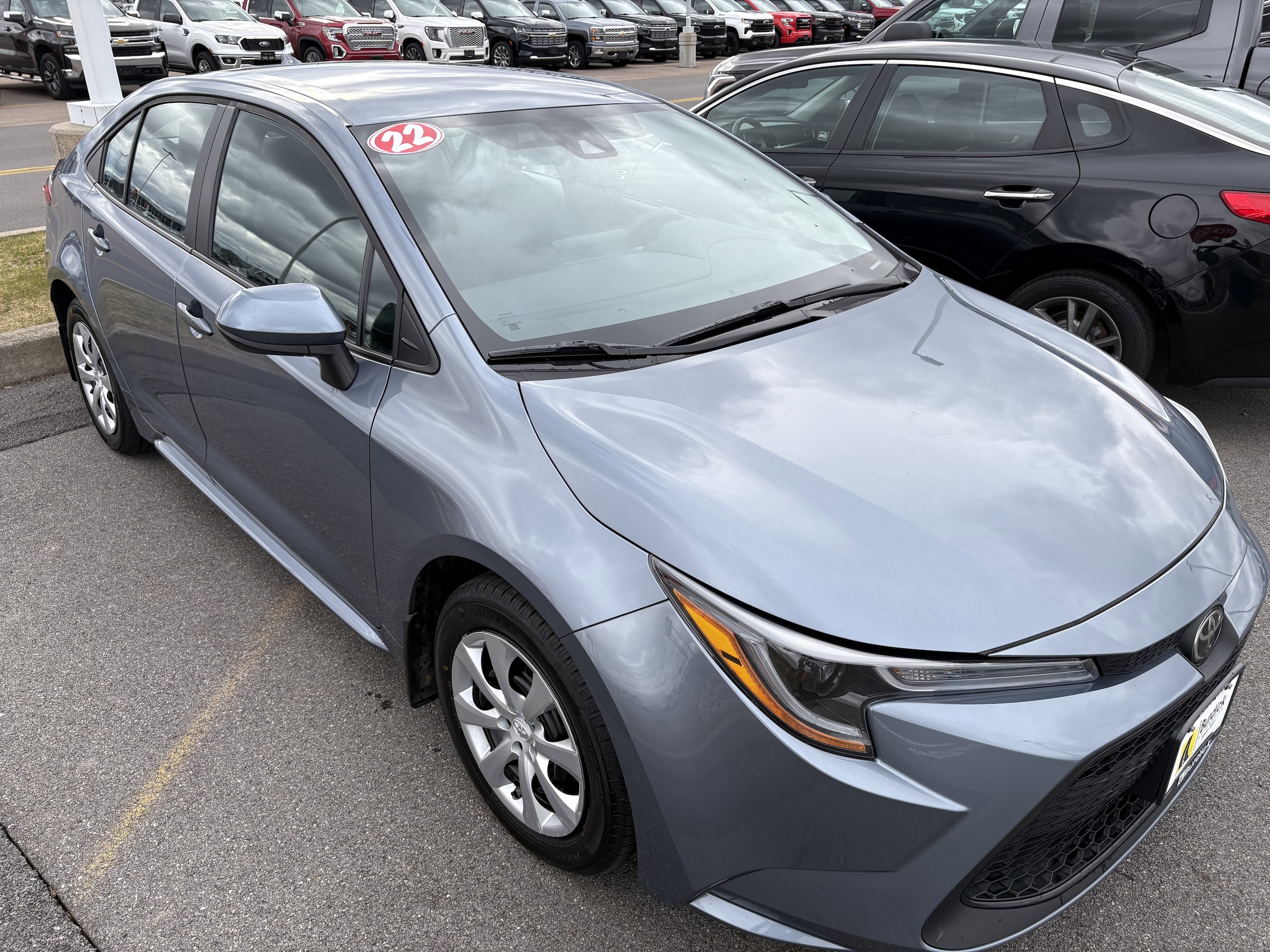 Used 2022 Toyota Corolla LE with VIN 5YFEPMAE6NP375472 for sale in Cicero, NY