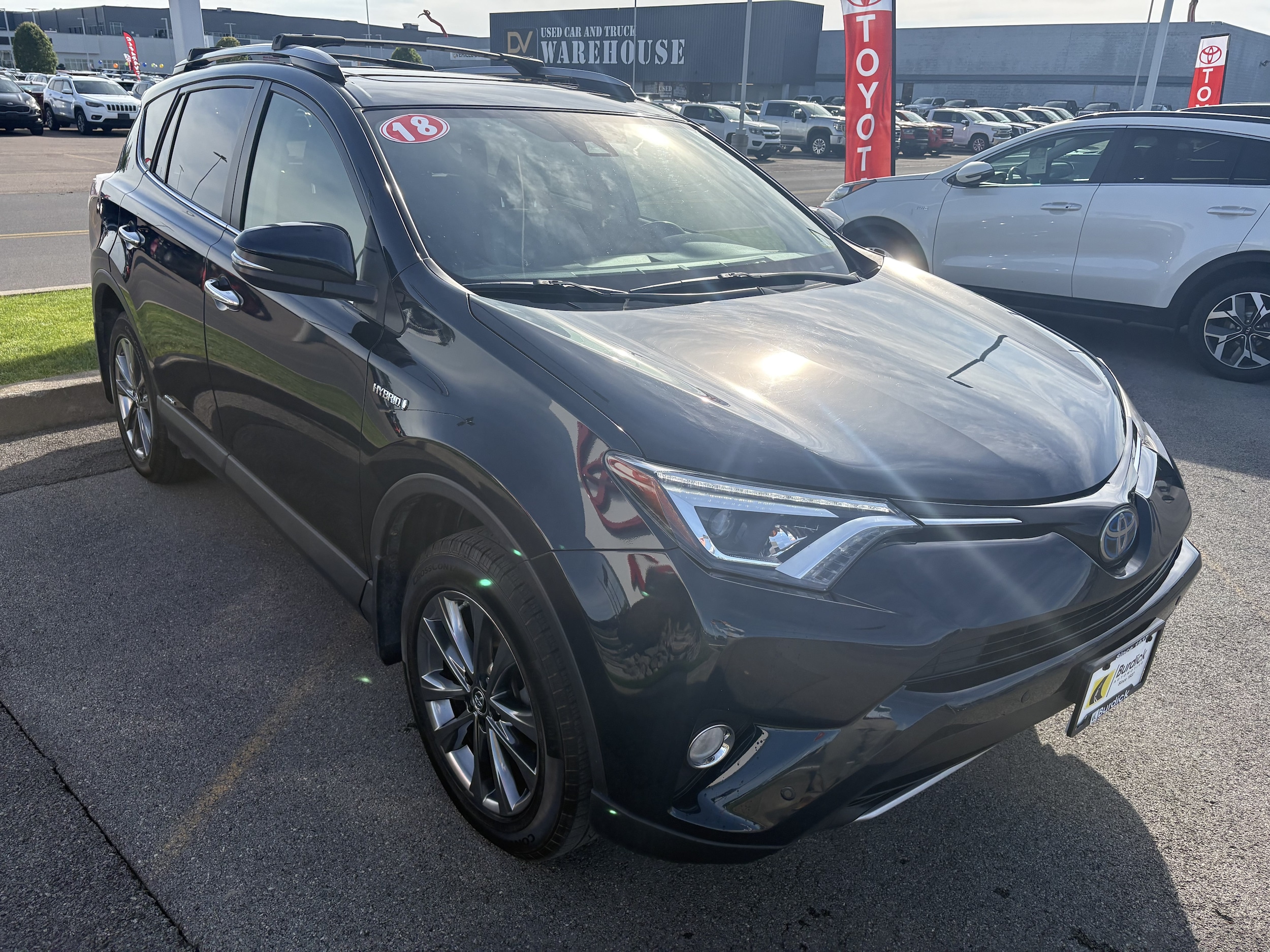 Used 2018 Toyota RAV4 Limited with VIN JTMDJREV8JD225381 for sale in Cicero, NY