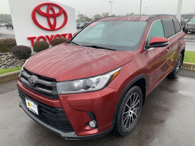 Used 2017 Toyota Highlander SE with VIN 5TDJZRFH7HS476864 for sale in Cicero, NY