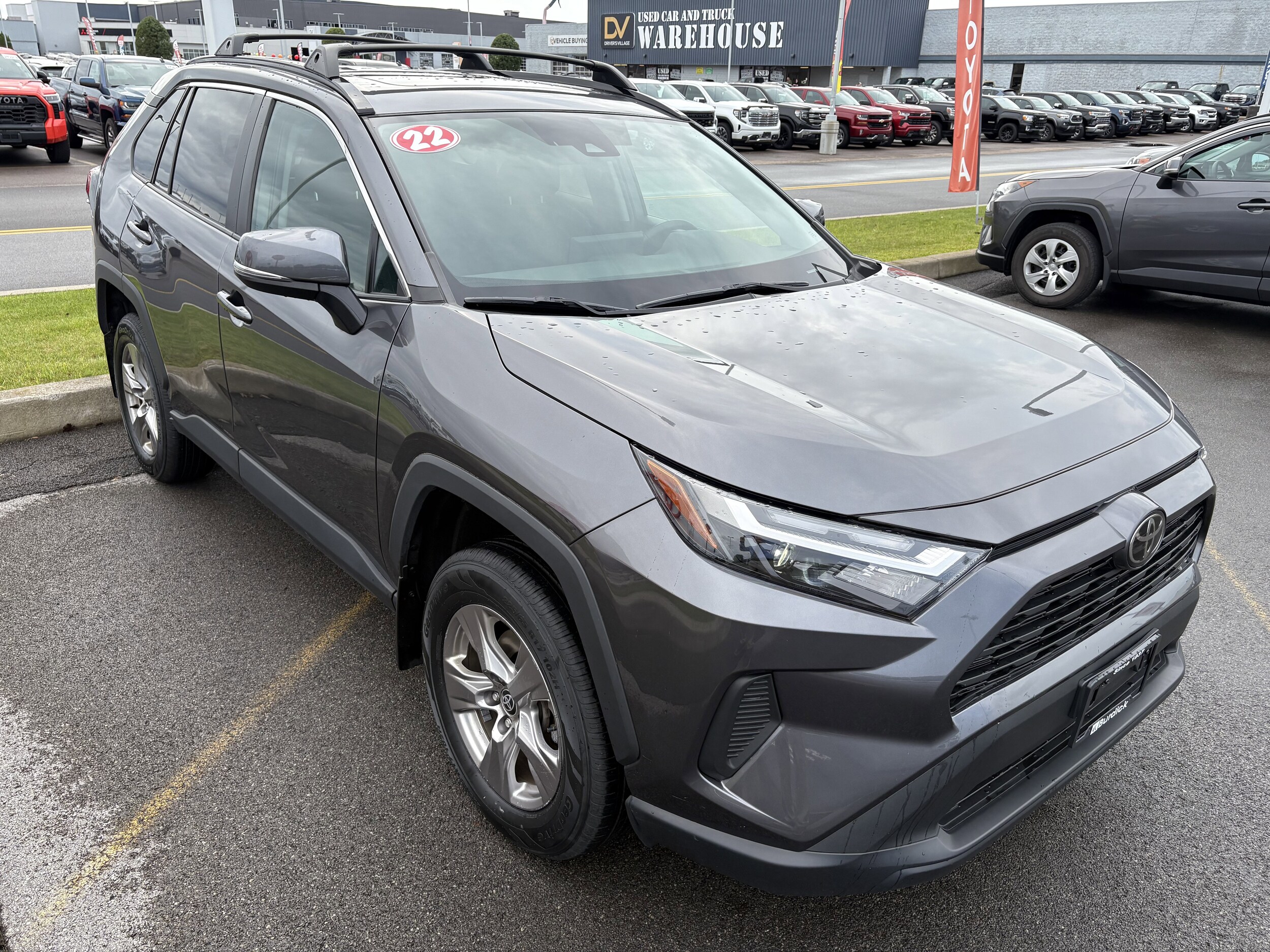 2022 Toyota RAV4 XLE photo 2