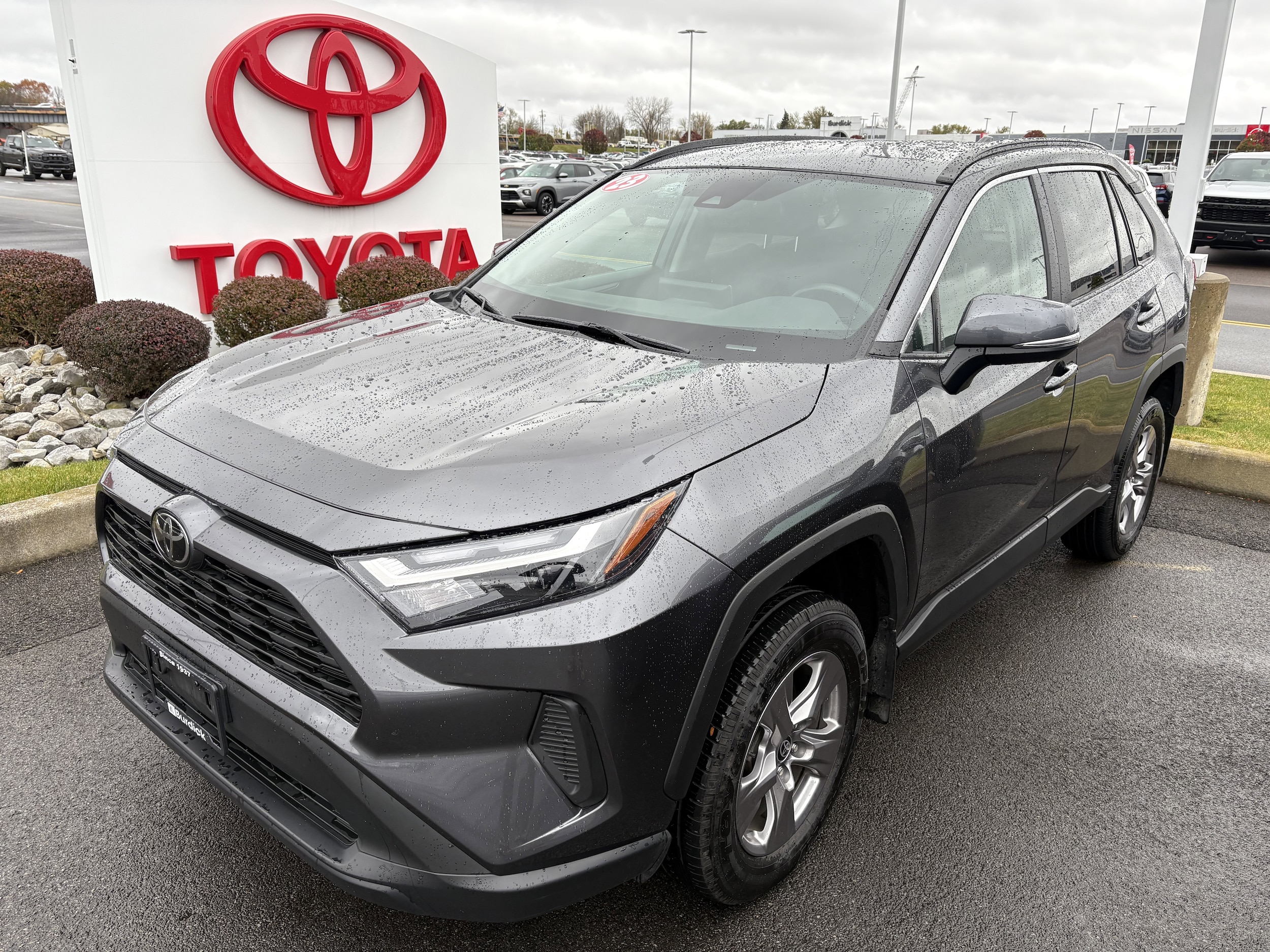2023 Toyota RAV4 XLE's photo