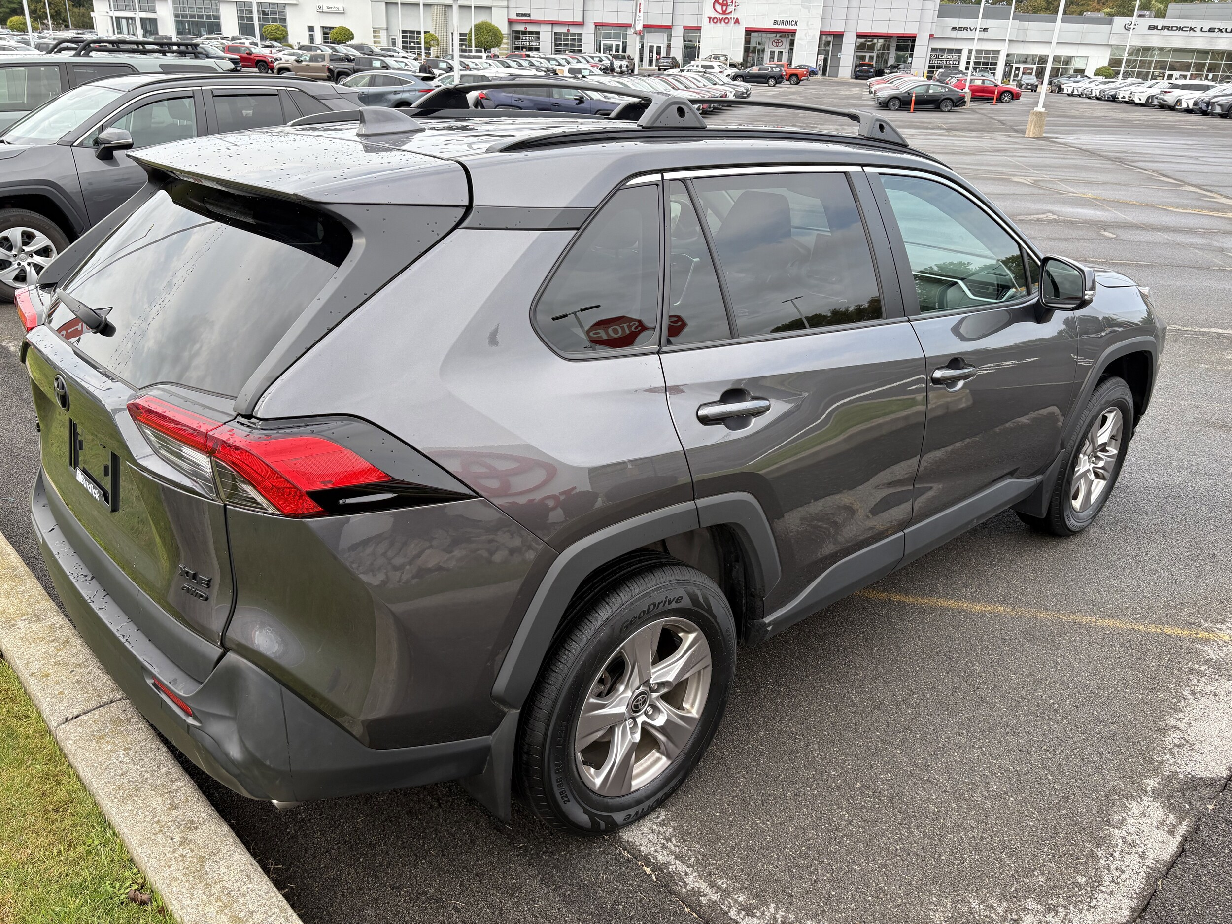 2022 Toyota RAV4 XLE photo 3