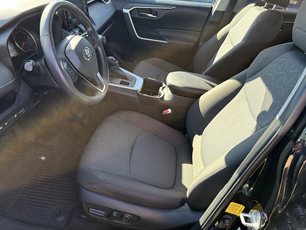 Used 2022 Toyota RAV4 XLE SUV