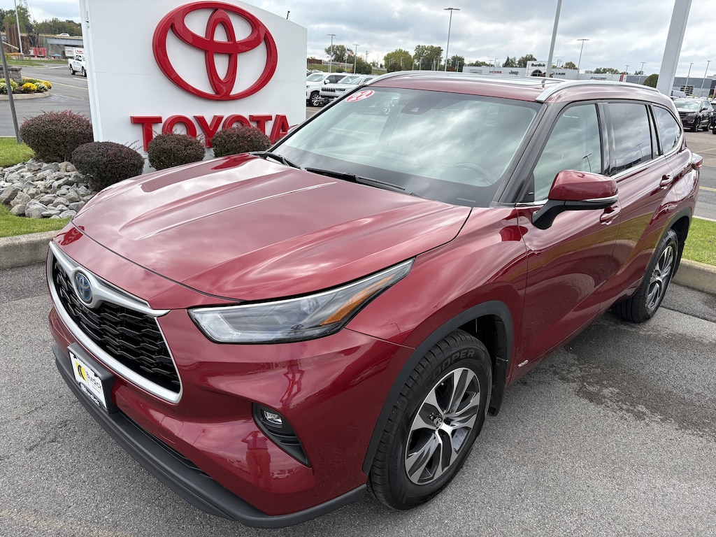 Used 2022 Toyota Highlander Hybrid XLE SUV