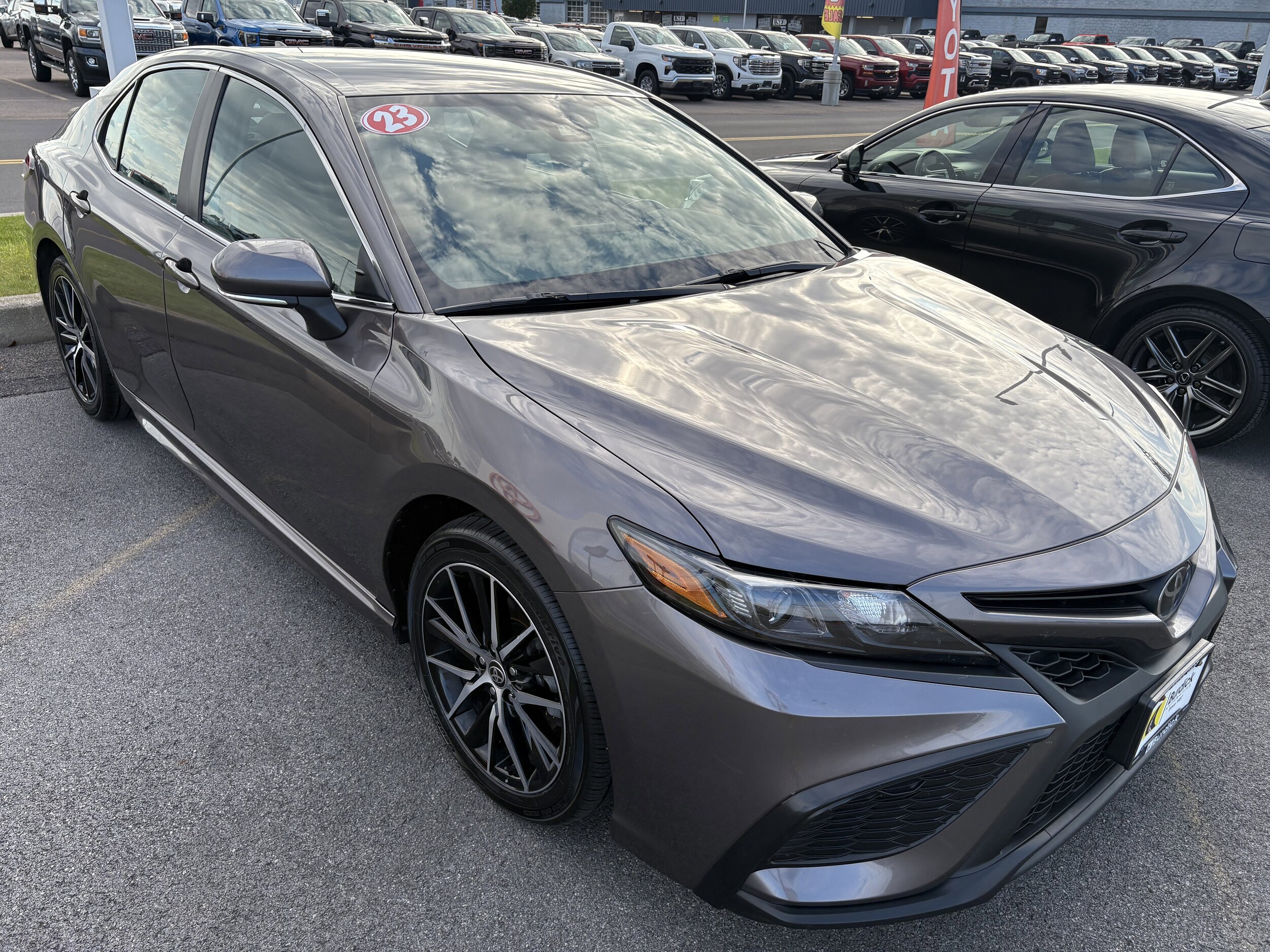 2023 Toyota Camry SE photo 2