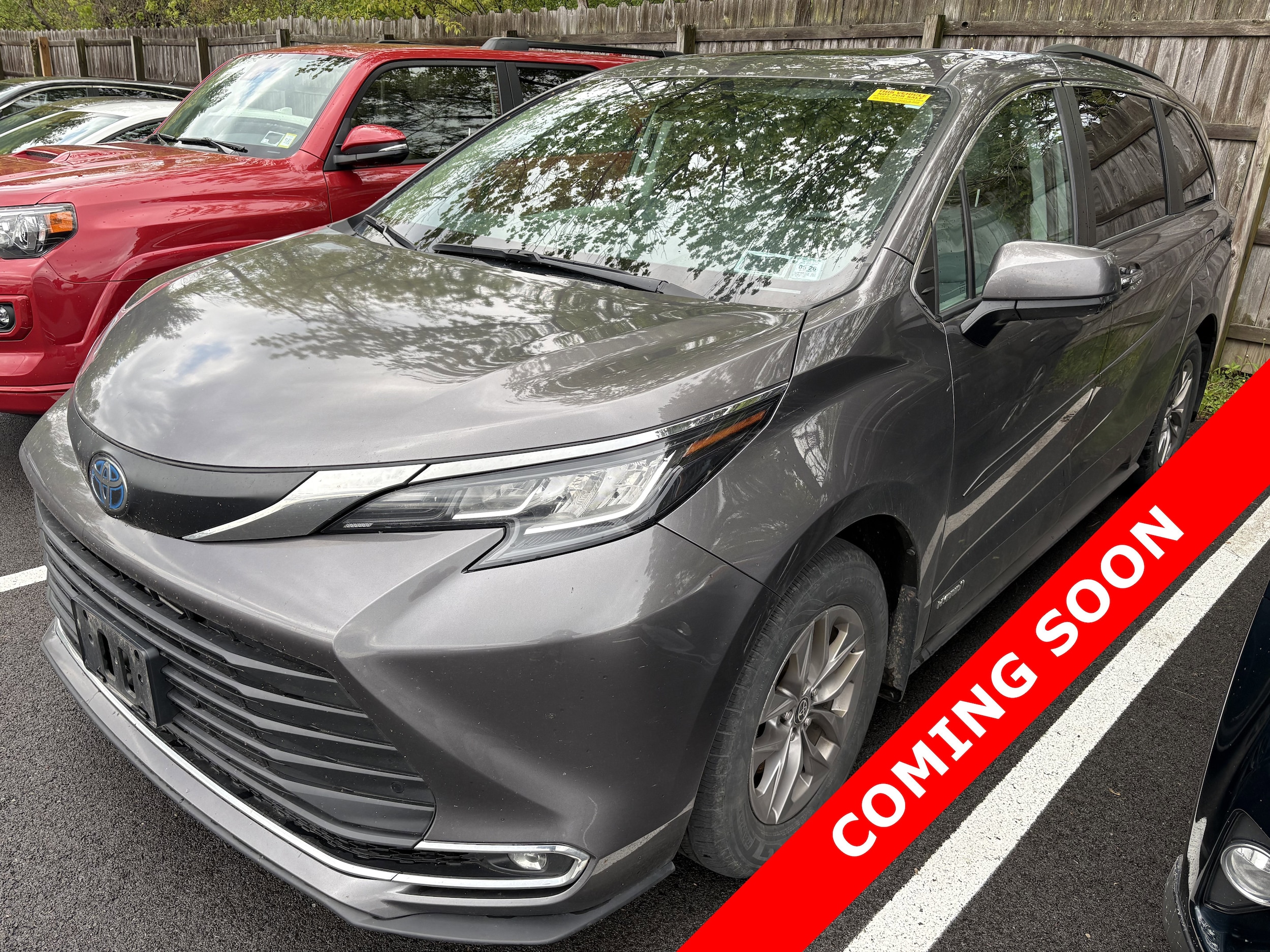 2021 Toyota Sienna XLE 7-Passenger Hybrid AWD's photo