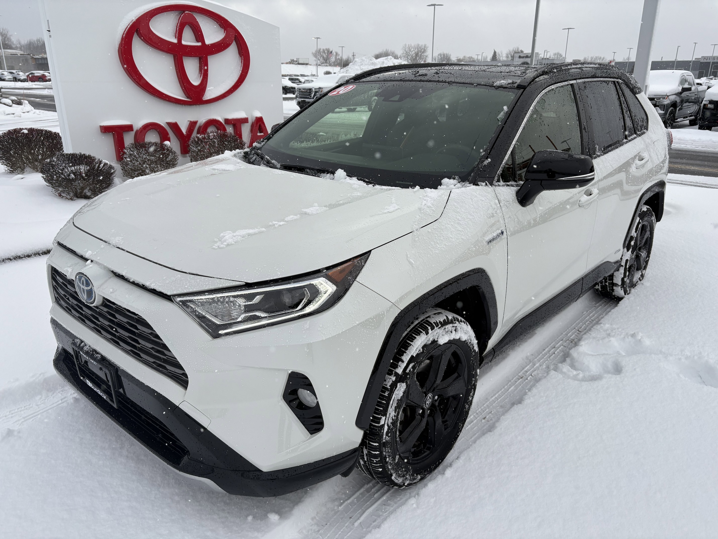 2020 Toyota RAV4 XSE's photo