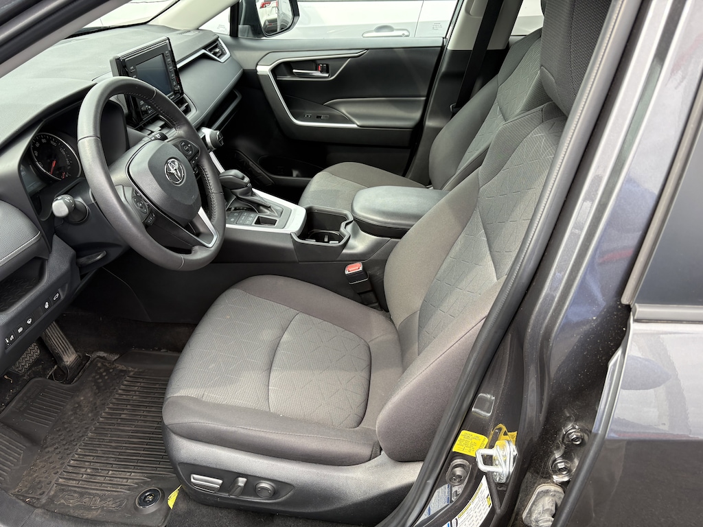 Used 2022 Toyota RAV4 XLE SUV