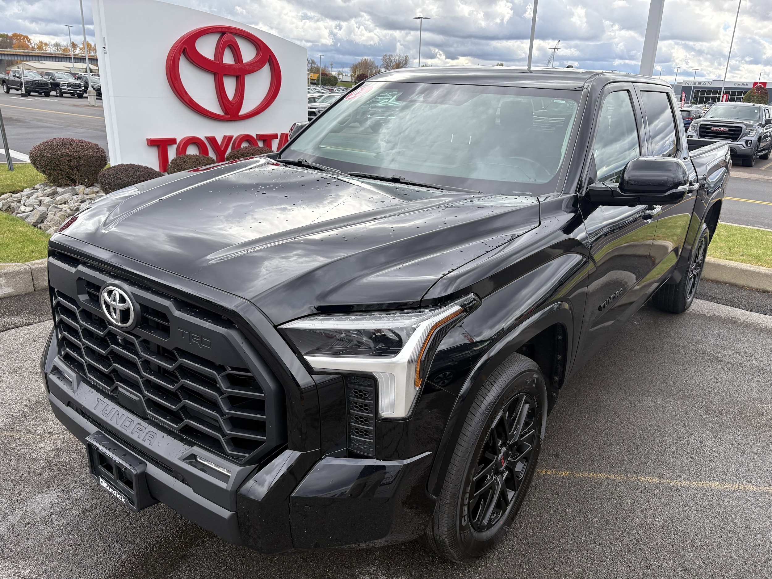 2023 Toyota Tundra SR5's photo