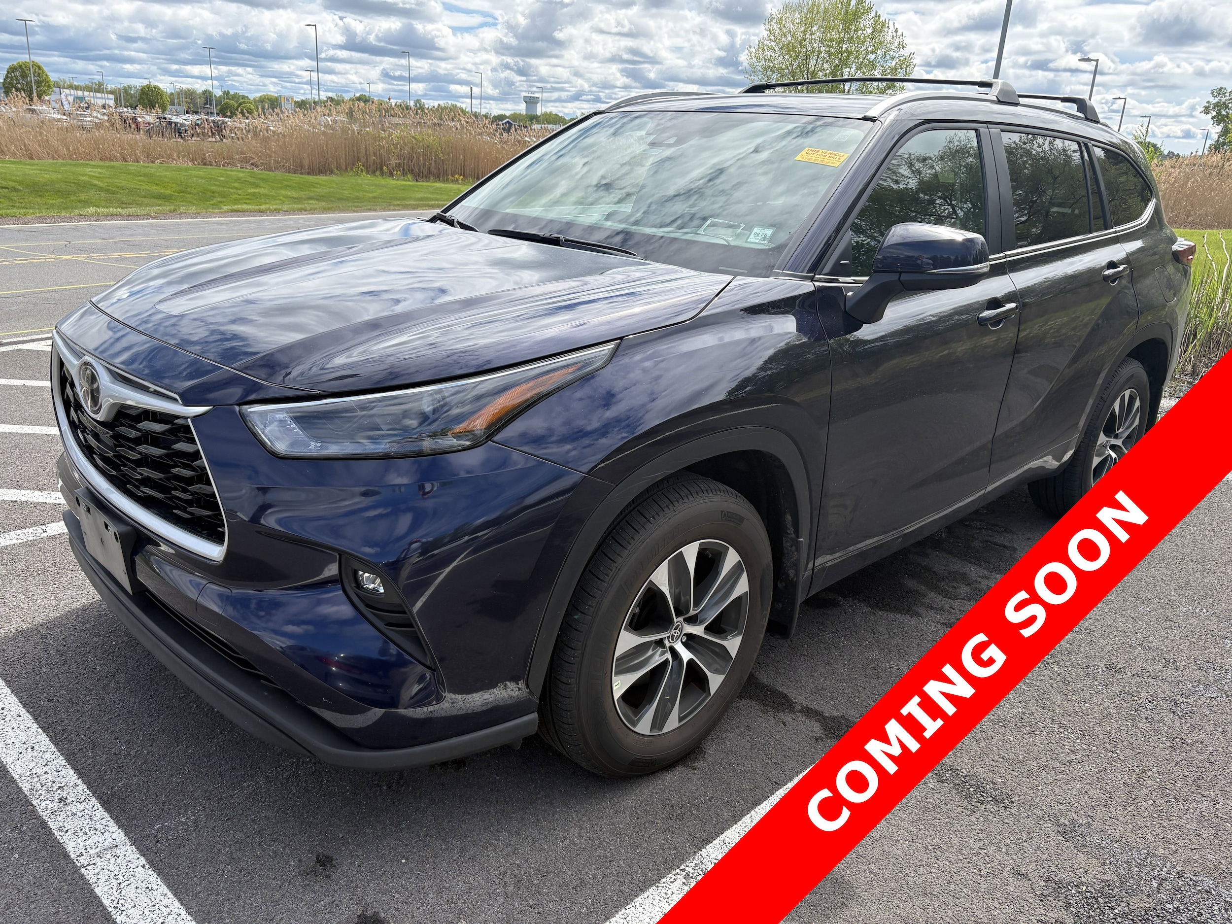 2025 Toyota Highlander XLE AWD's photo
