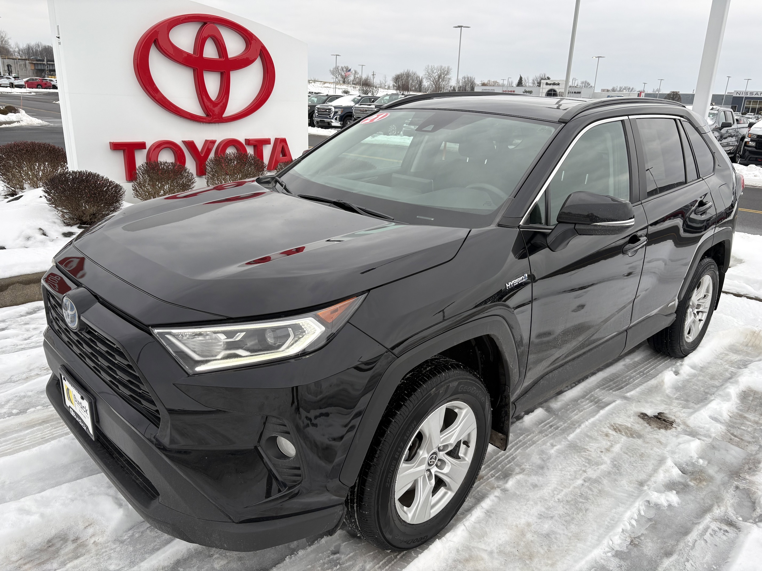 2021 Toyota RAV4 XLE's photo