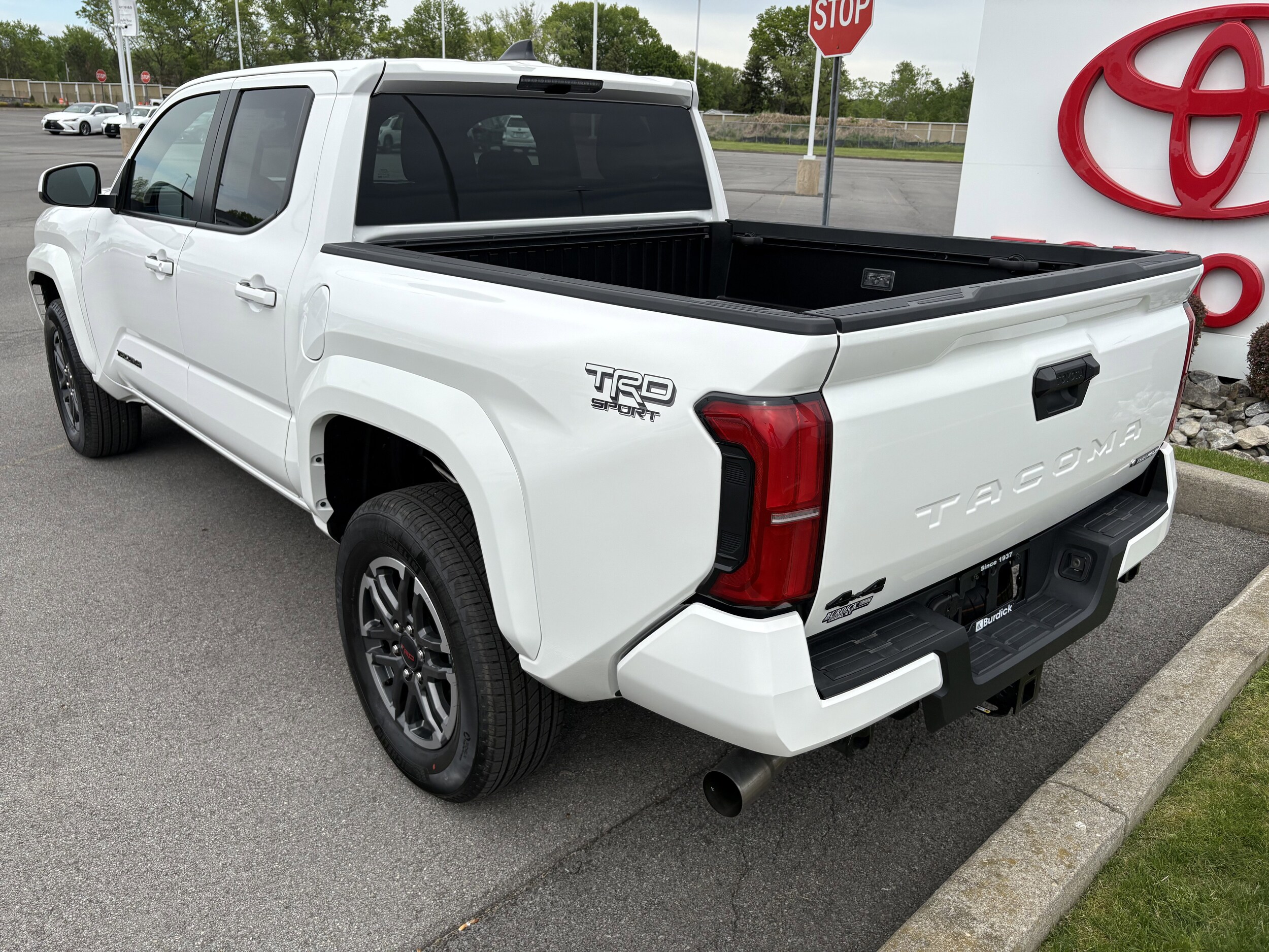 2025 Toyota Tacoma TRD Sport photo 4