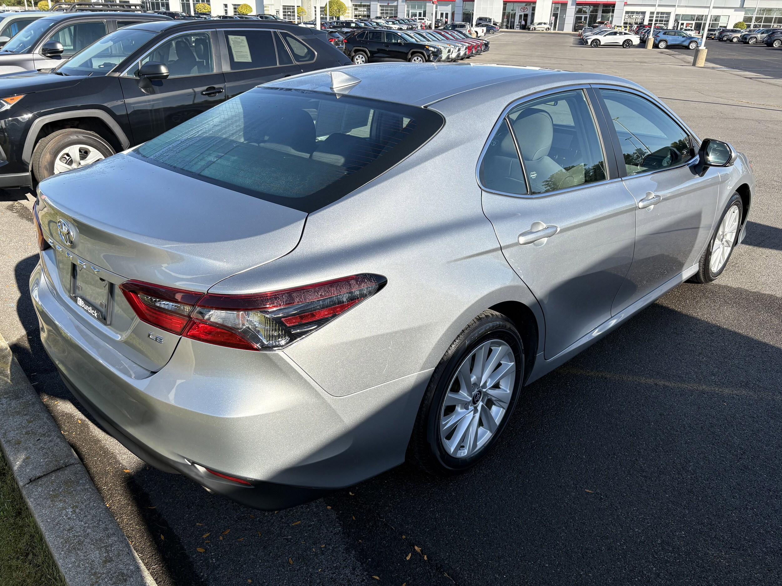 2023 Toyota Camry LE photo 3