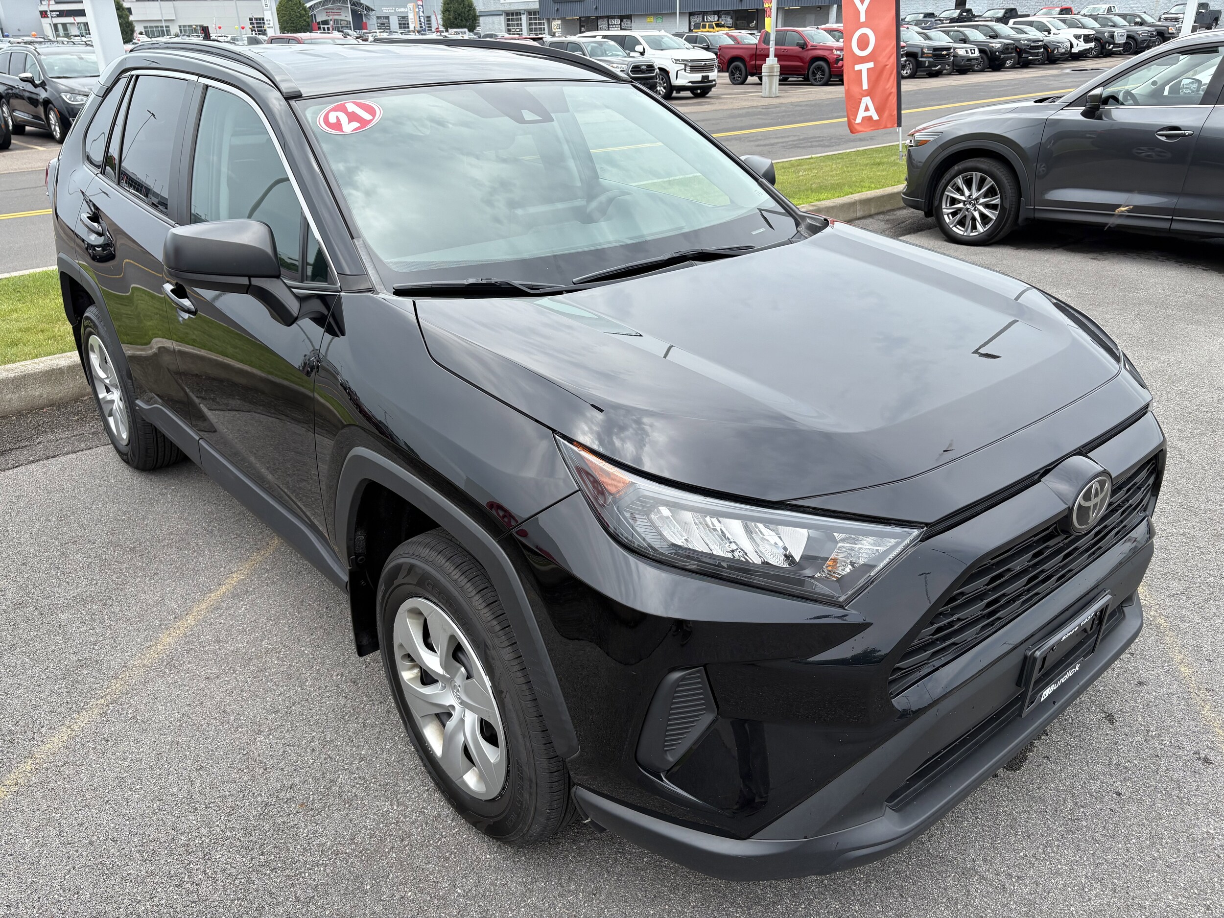 2021 Toyota RAV4 LE photo 2
