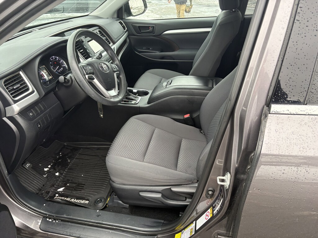 Used 2019 Toyota Highlander LE V6 SUV