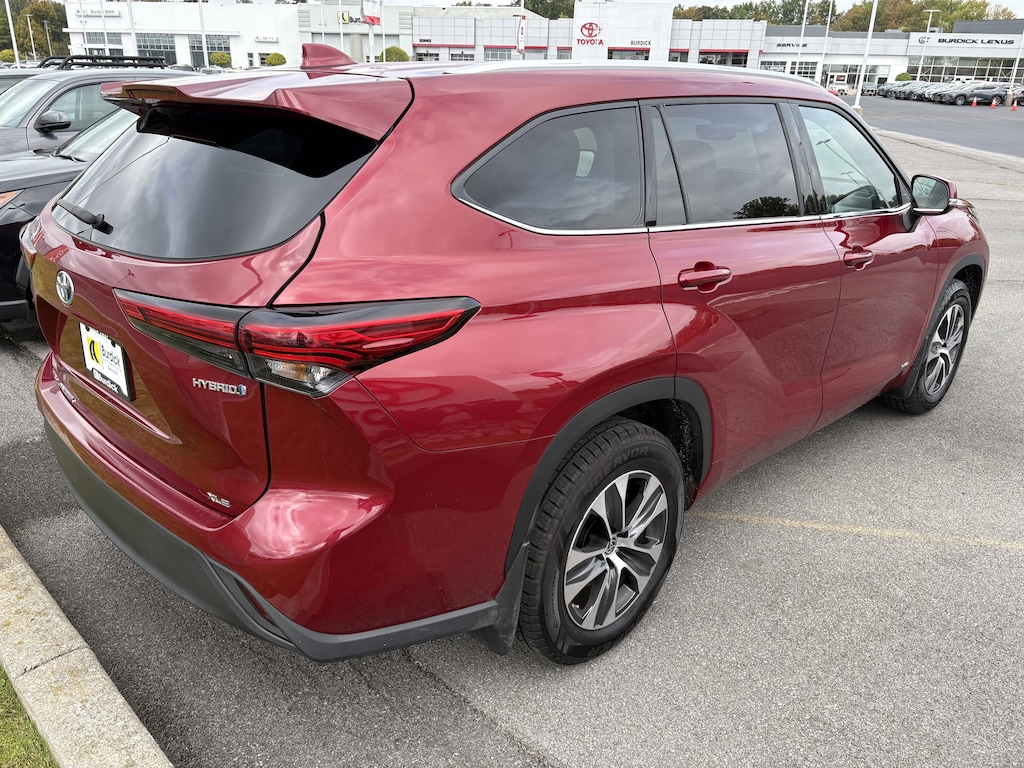 Used 2022 Toyota Highlander Hybrid XLE SUV