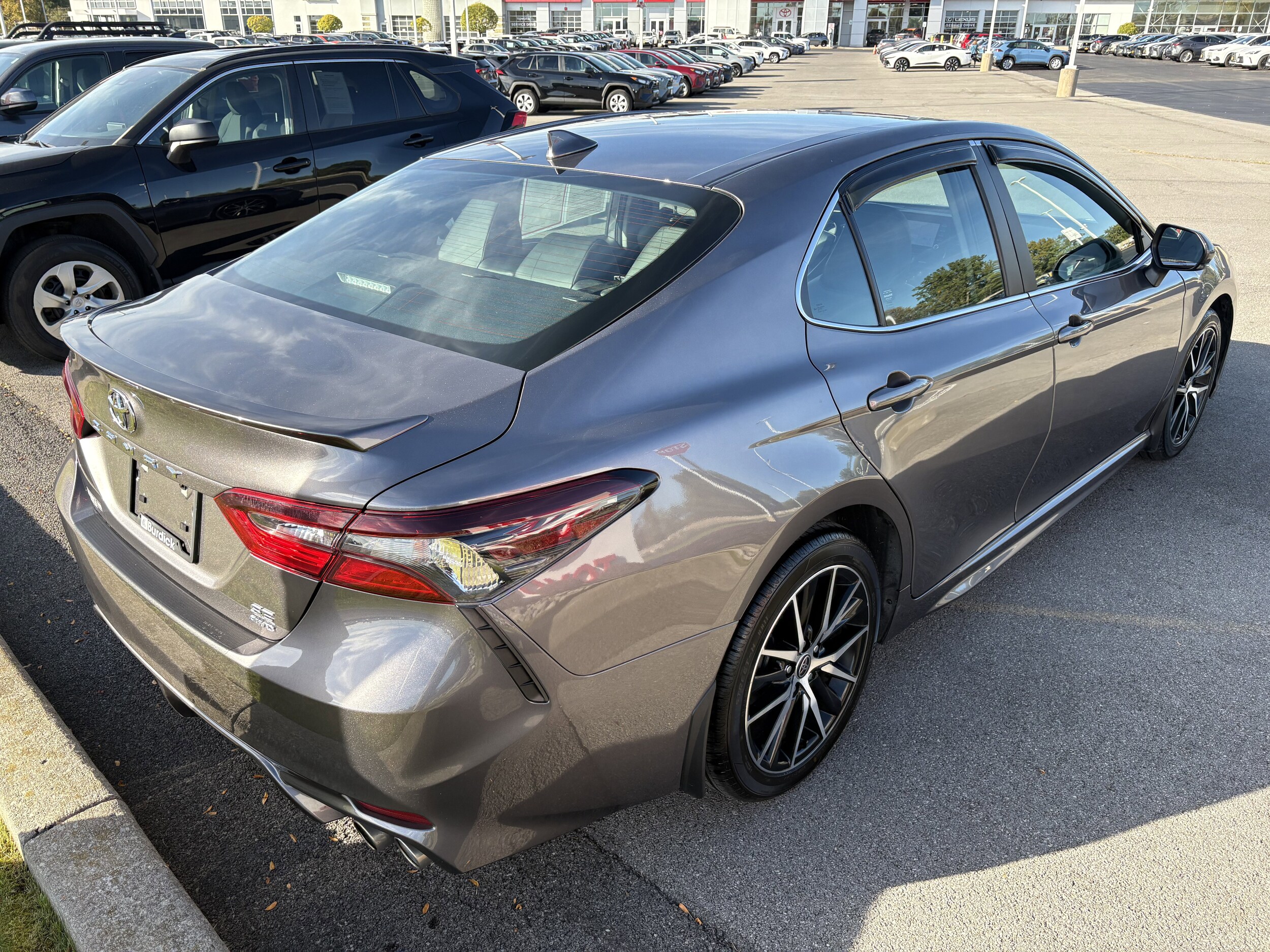 2023 Toyota Camry SE photo 3