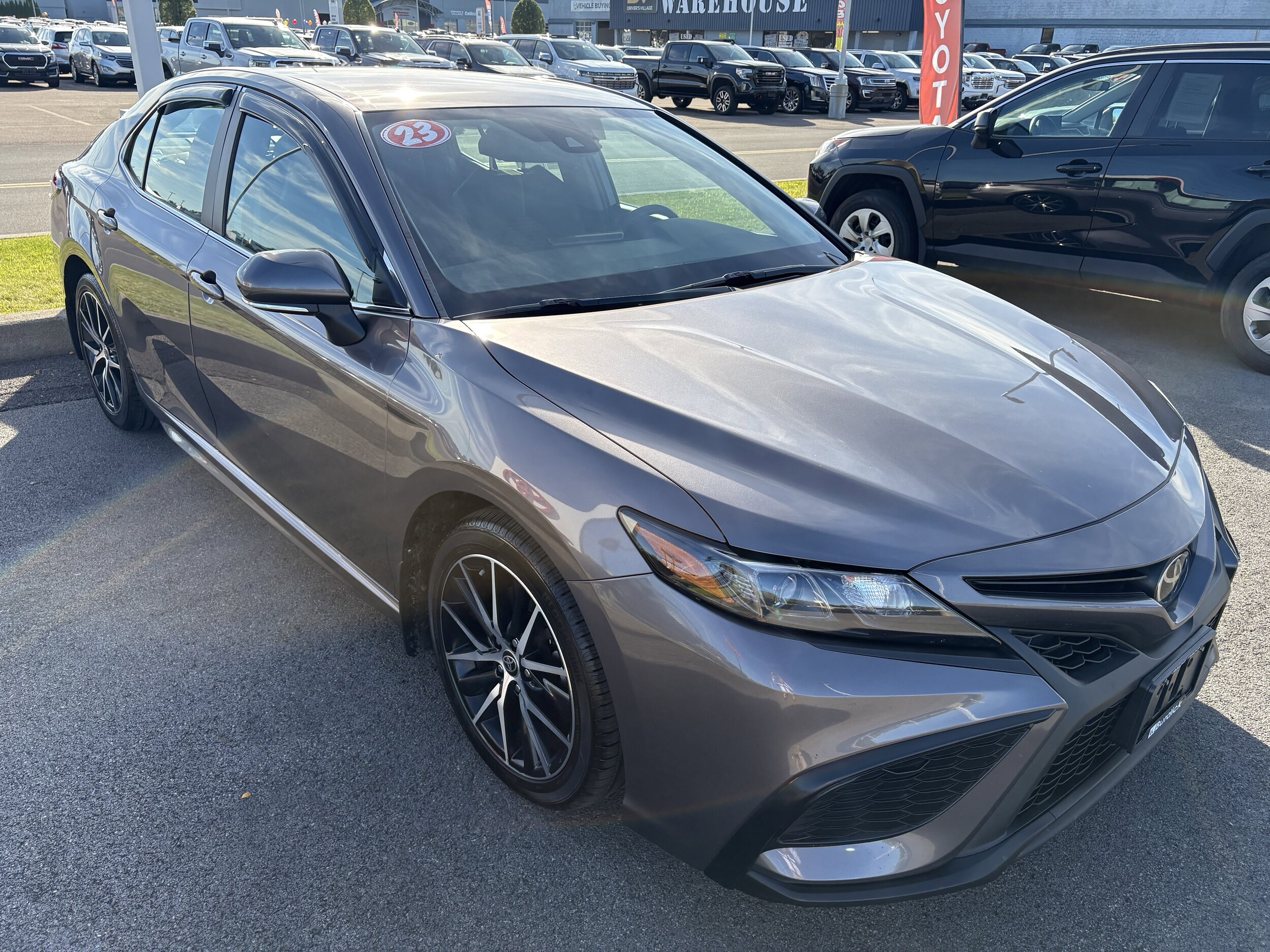 2023 Toyota Camry SE photo 2