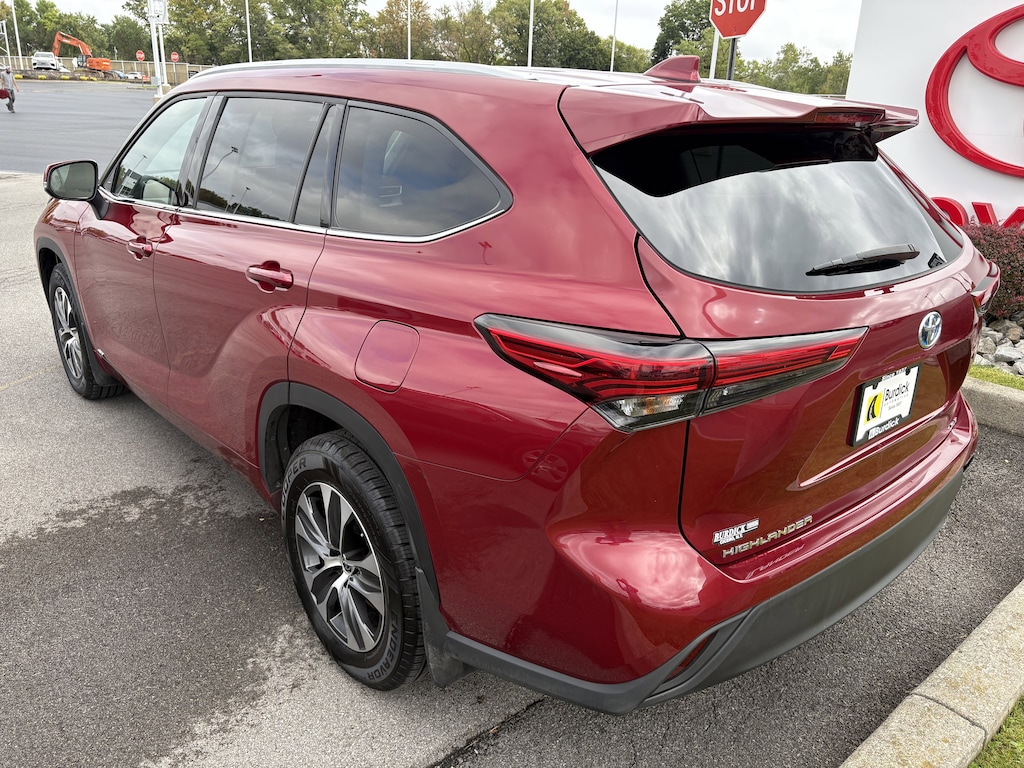 Used 2022 Toyota Highlander Hybrid XLE SUV