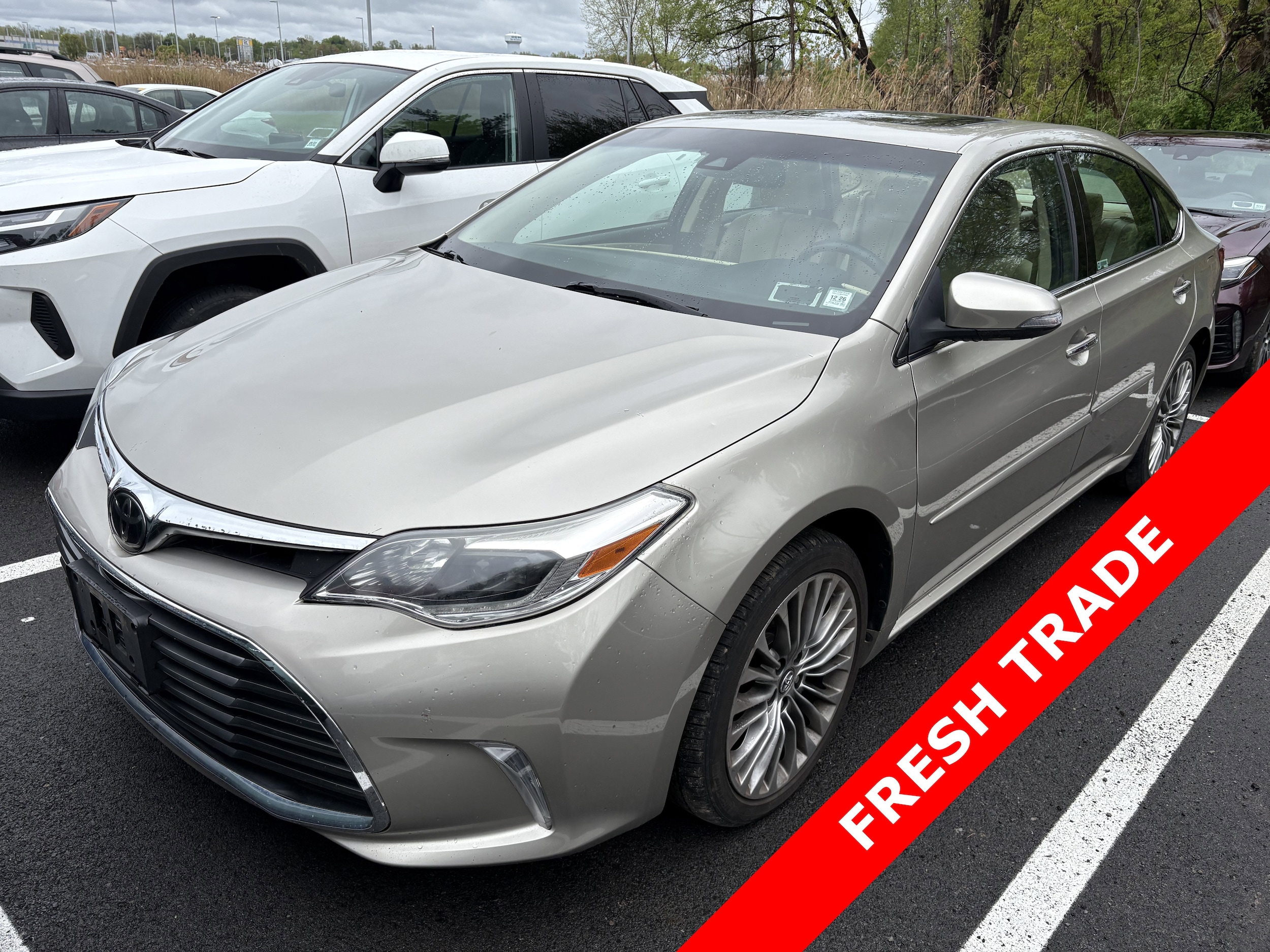 2018 Toyota Avalon Limited's photo