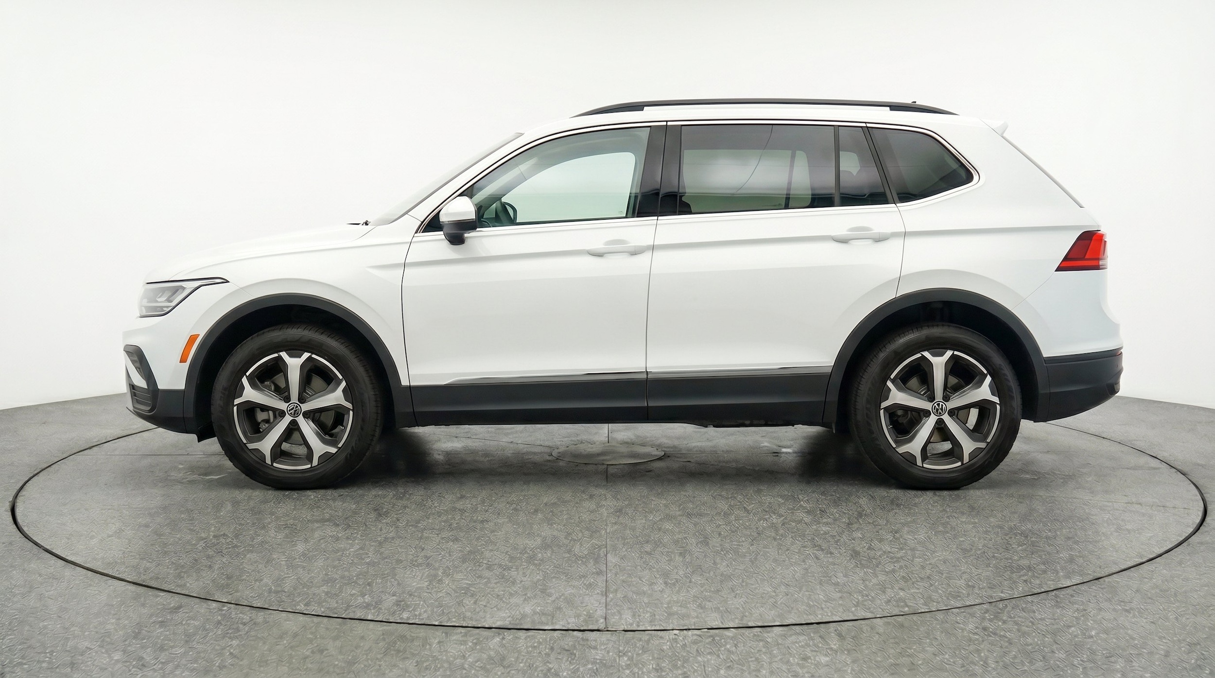 Thumbnail: 2026 Volkswagen Tiguan - 5