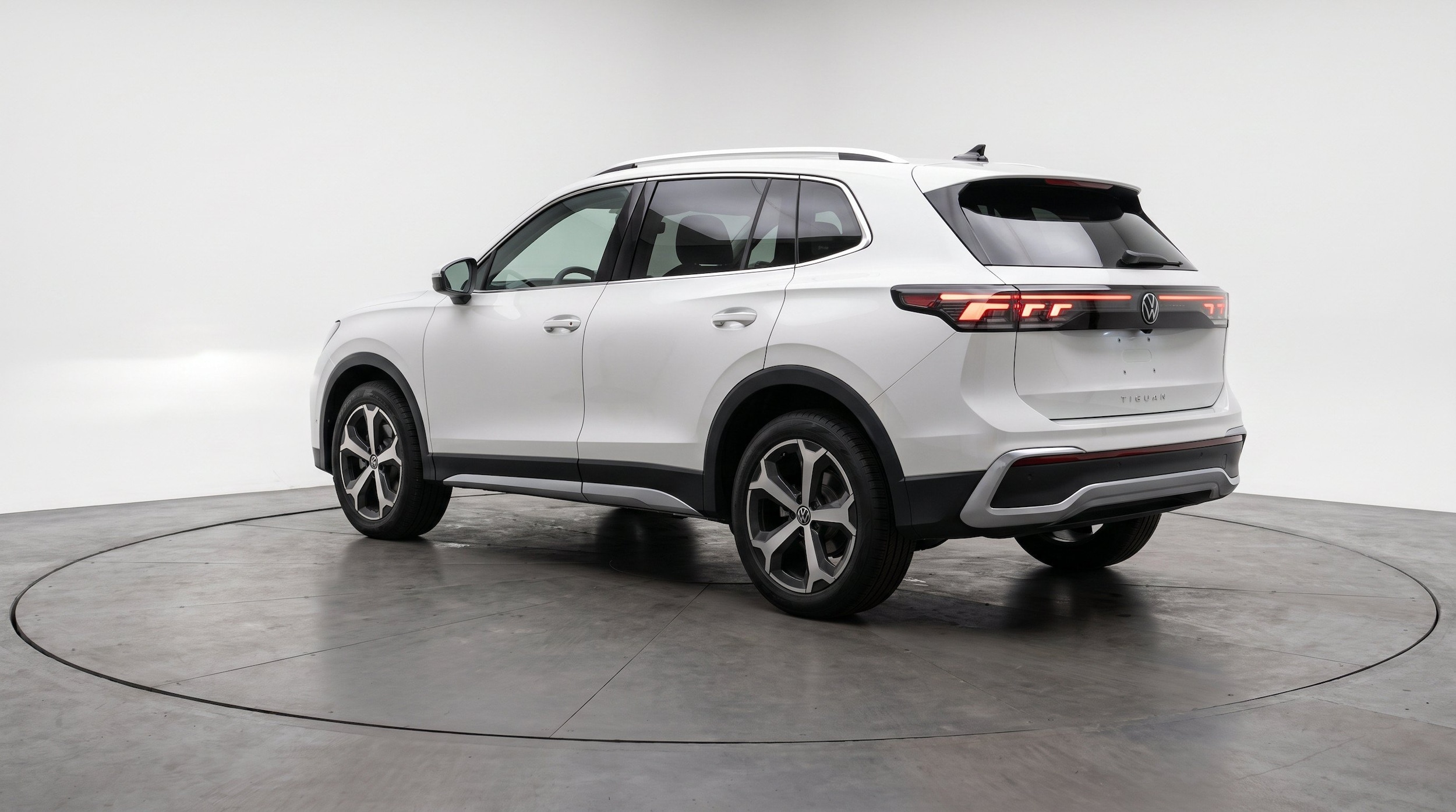 Thumbnail: 2026 Volkswagen Tiguan - 6