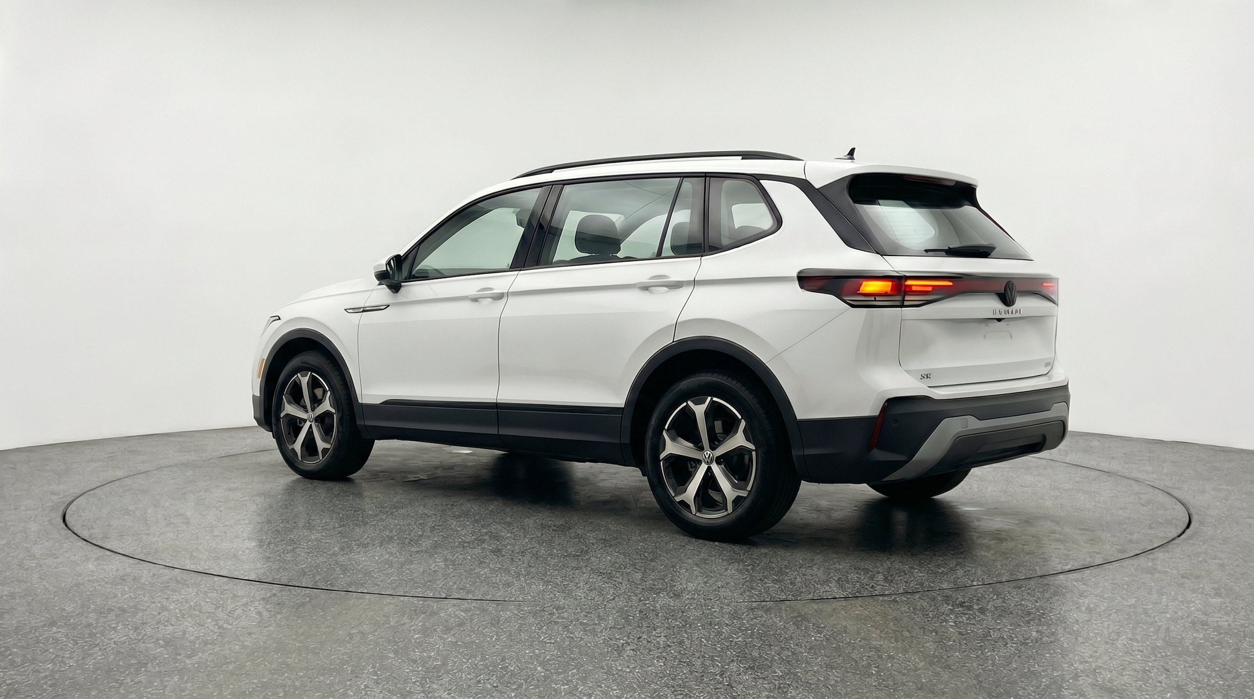 Thumbnail: 2026 Volkswagen Tiguan - 6