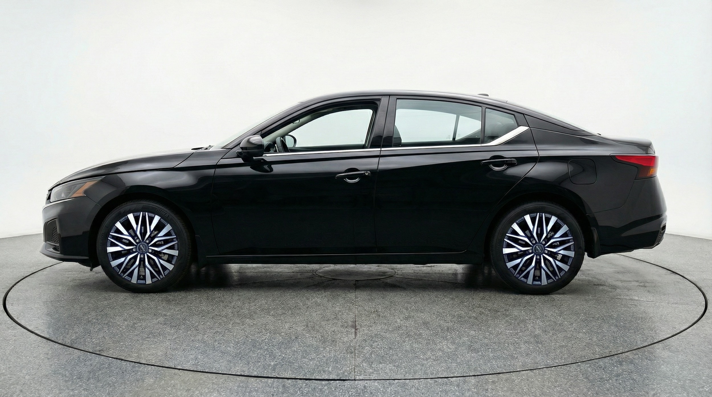 Thumbnail: 2025 Nissan Altima - 4