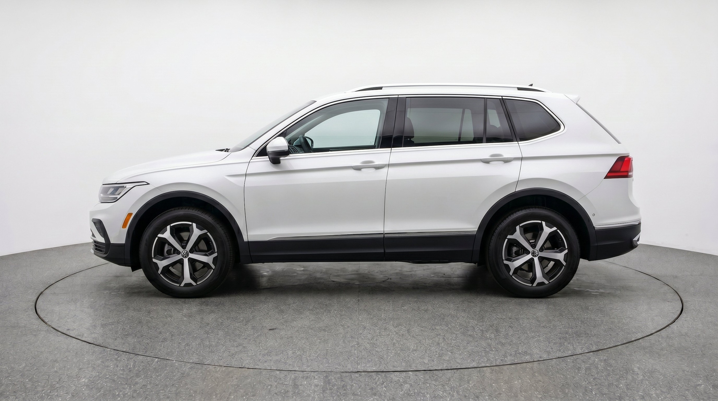 Thumbnail: 2026 Volkswagen Tiguan - 5
