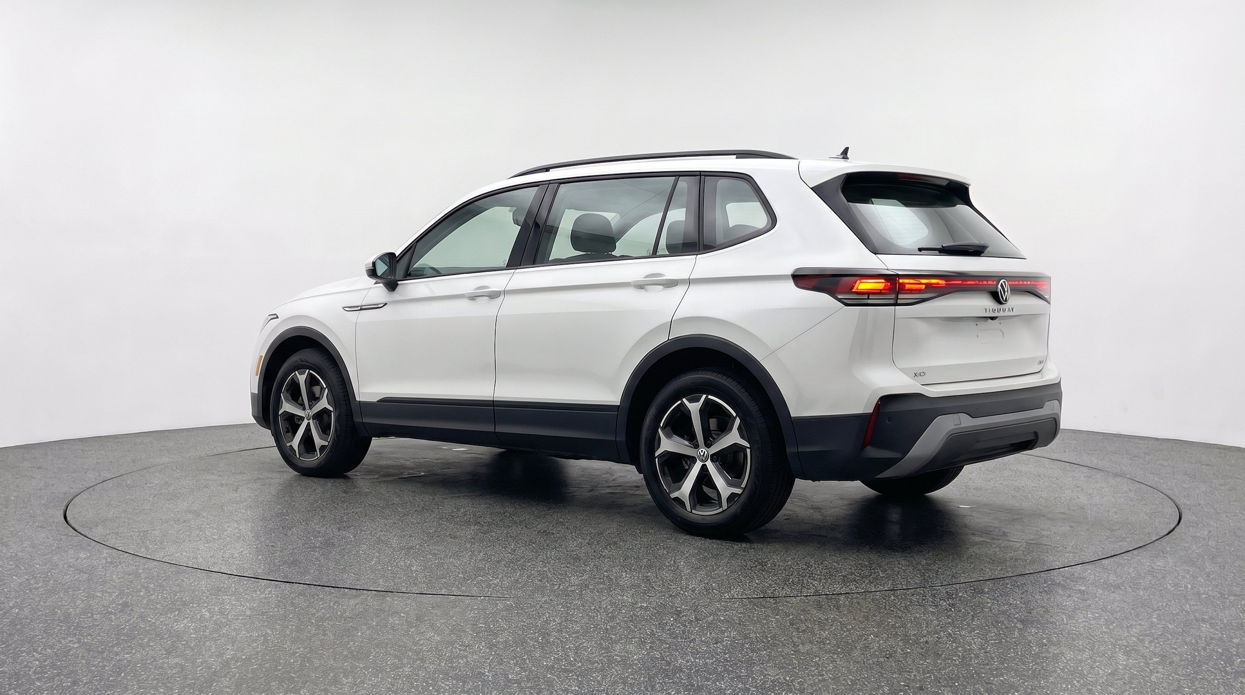 Thumbnail: 2026 Volkswagen Tiguan - 6