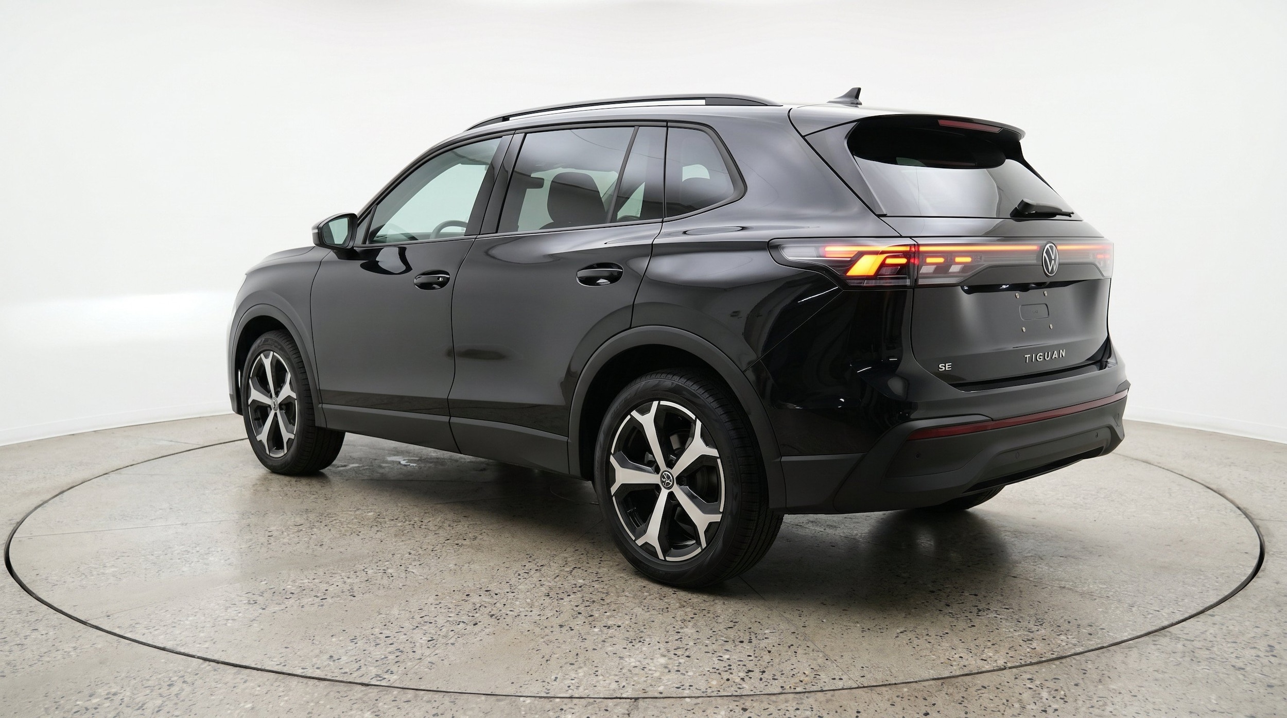 Thumbnail: 2026 Volkswagen Tiguan - 6