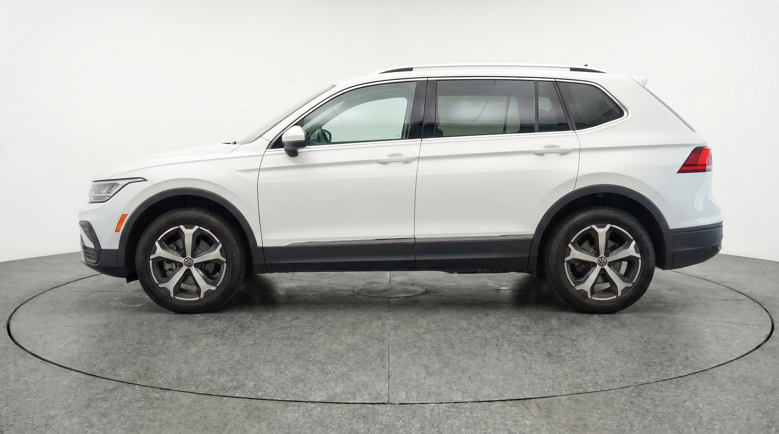 Thumbnail: 2026 Volkswagen Tiguan - 5