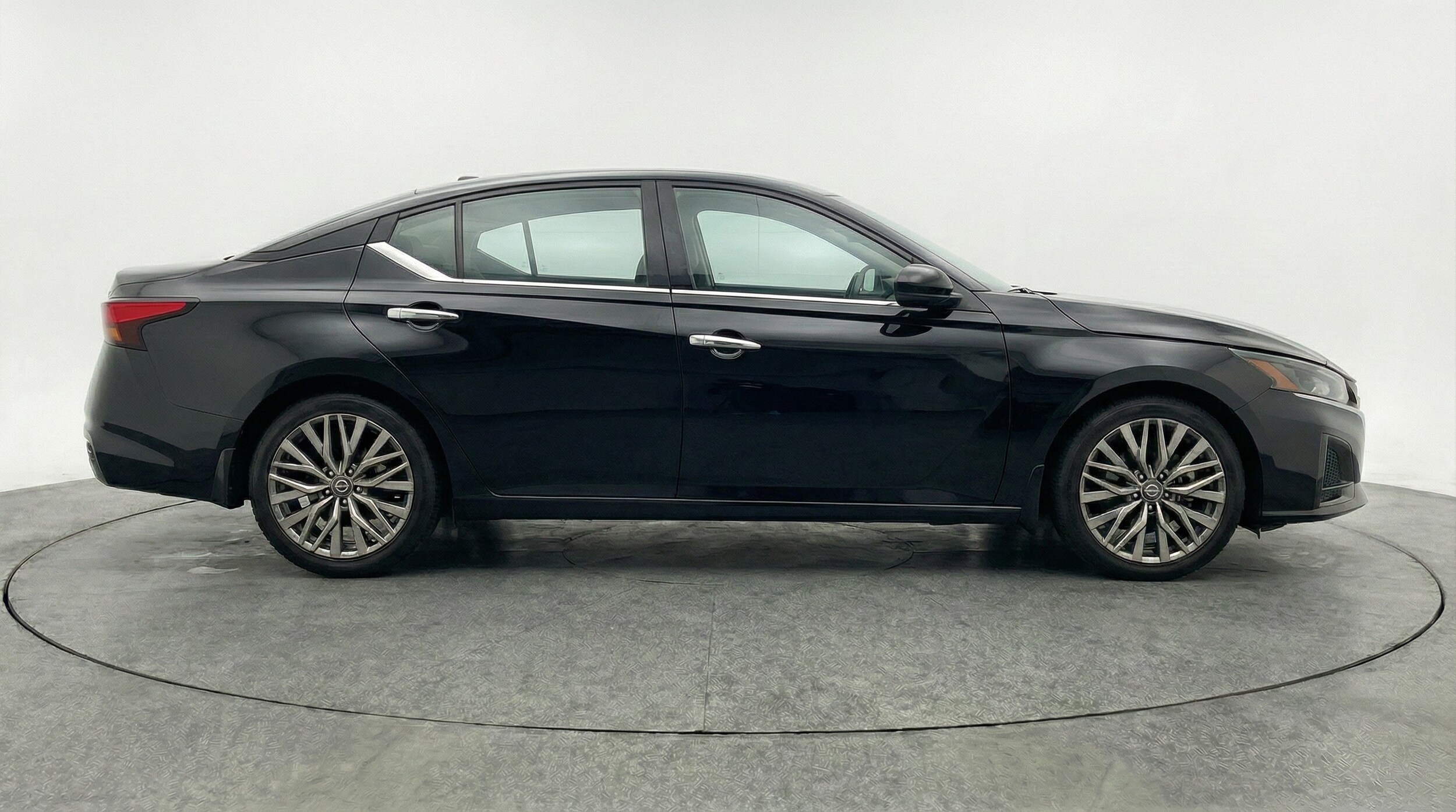 Thumbnail: 2025 Nissan Altima - 8