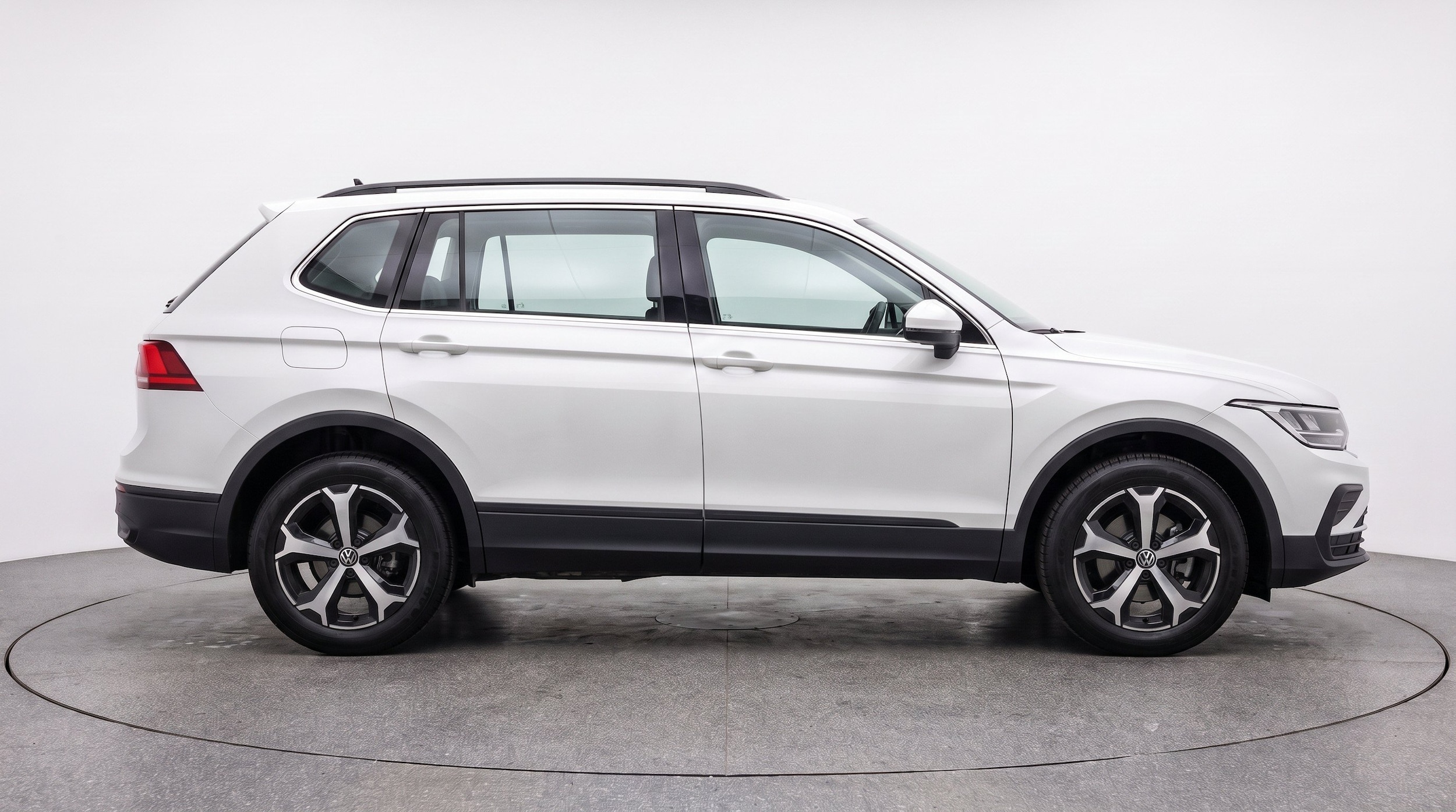 Thumbnail: 2026 Volkswagen Tiguan - 10
