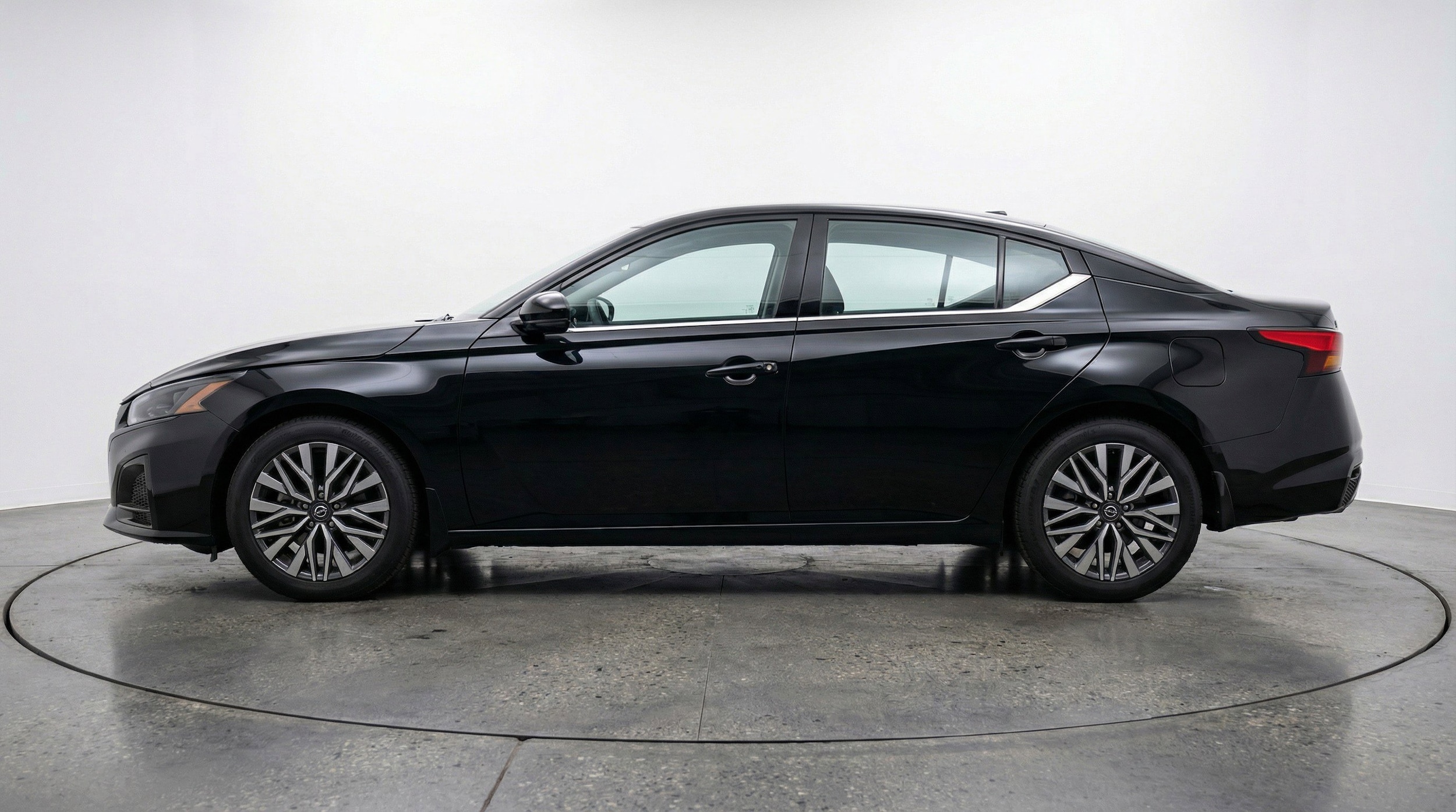 Thumbnail: 2025 Nissan Altima - 5