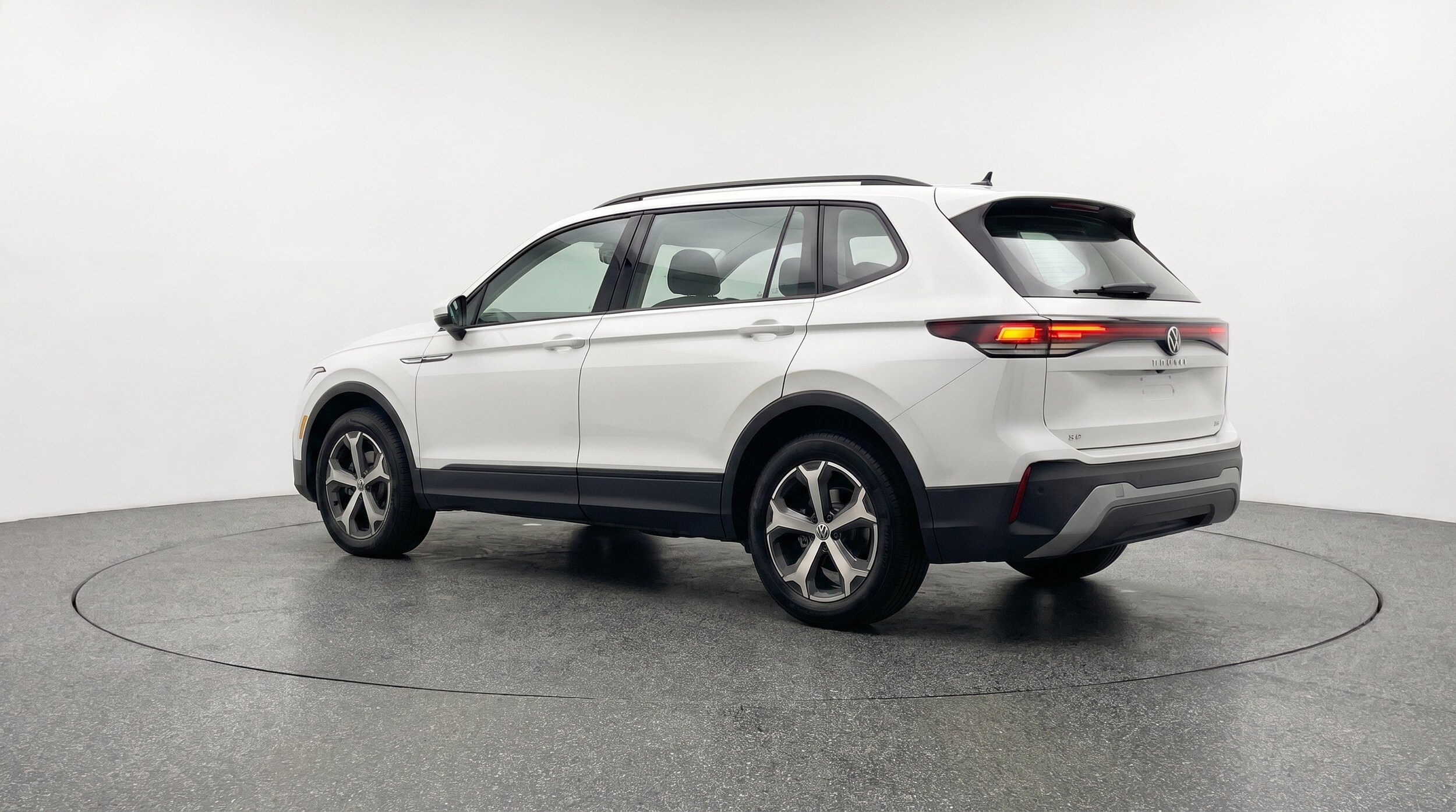 Thumbnail: 2026 Volkswagen Tiguan - 6