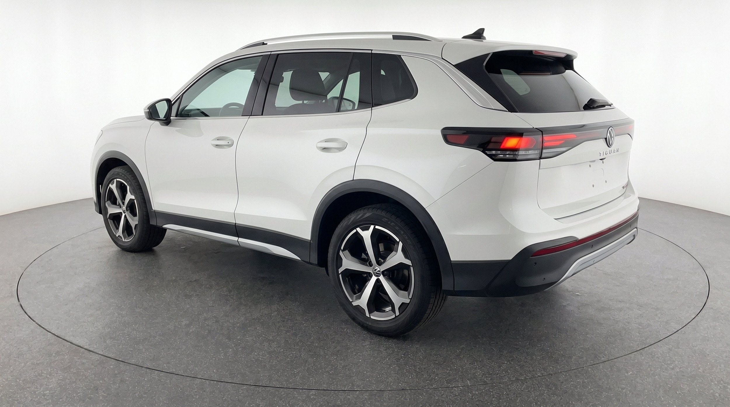 Thumbnail: 2026 Volkswagen Tiguan - 6