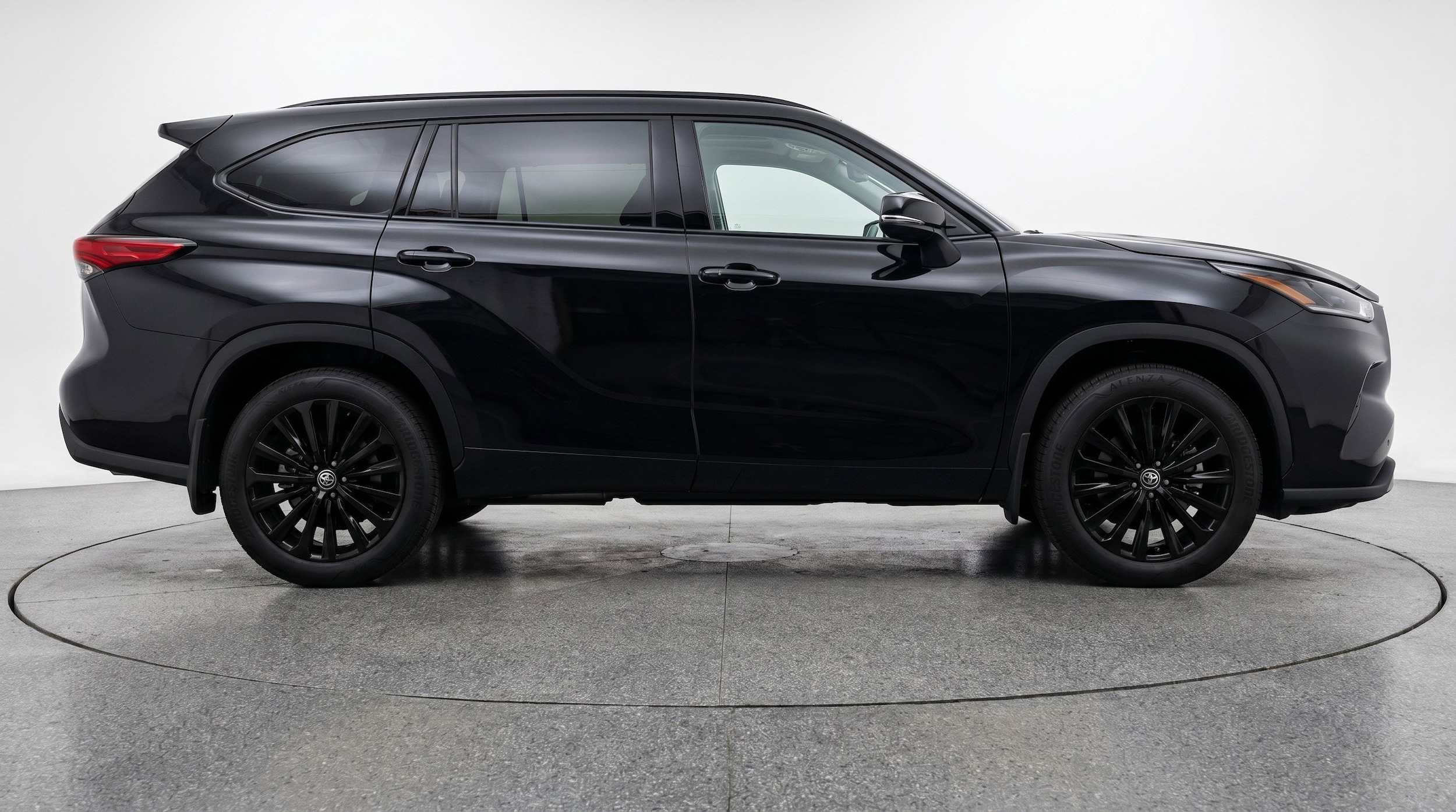 Thumbnail: 2025 Toyota Highlander - 11