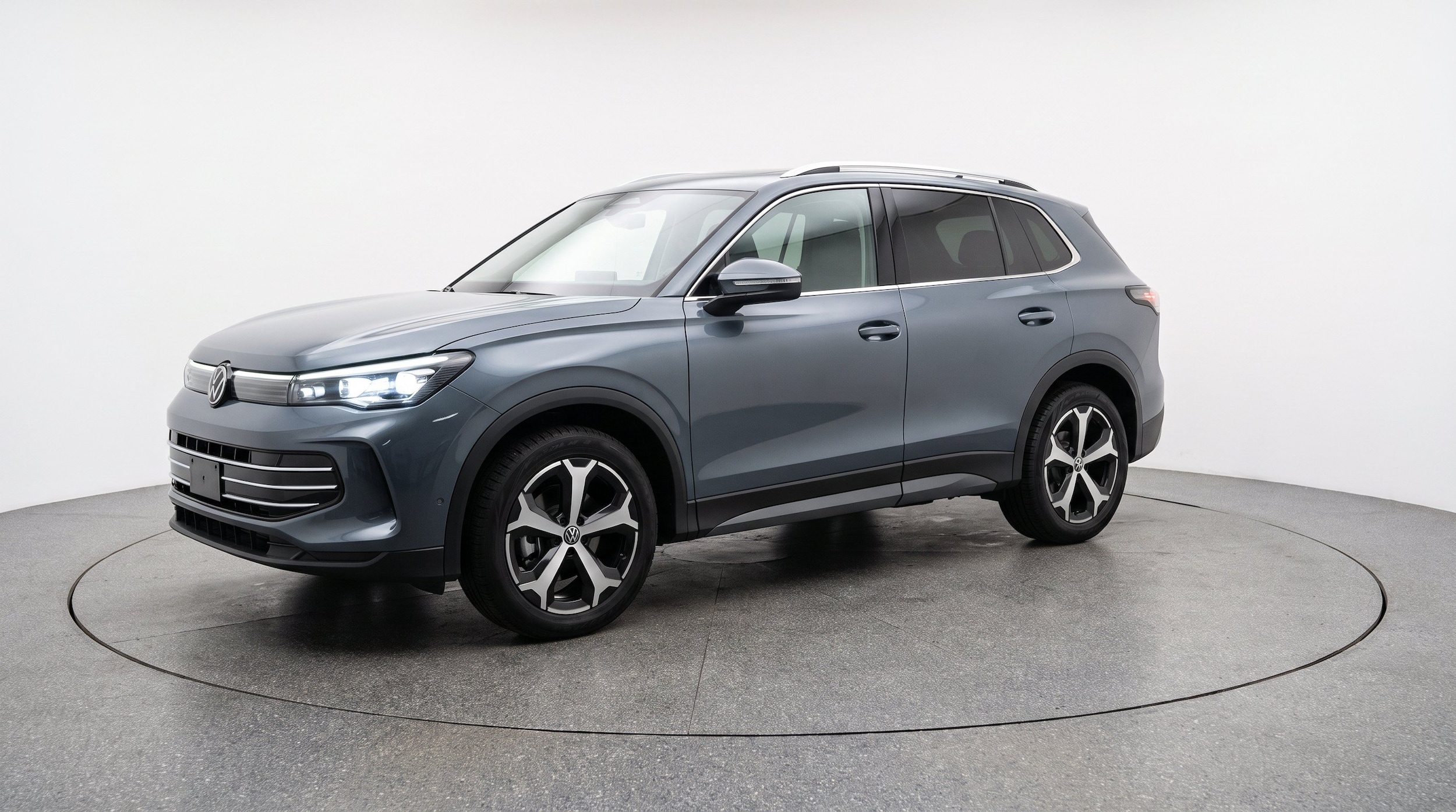 Thumbnail: 2026 Volkswagen Tiguan - 3