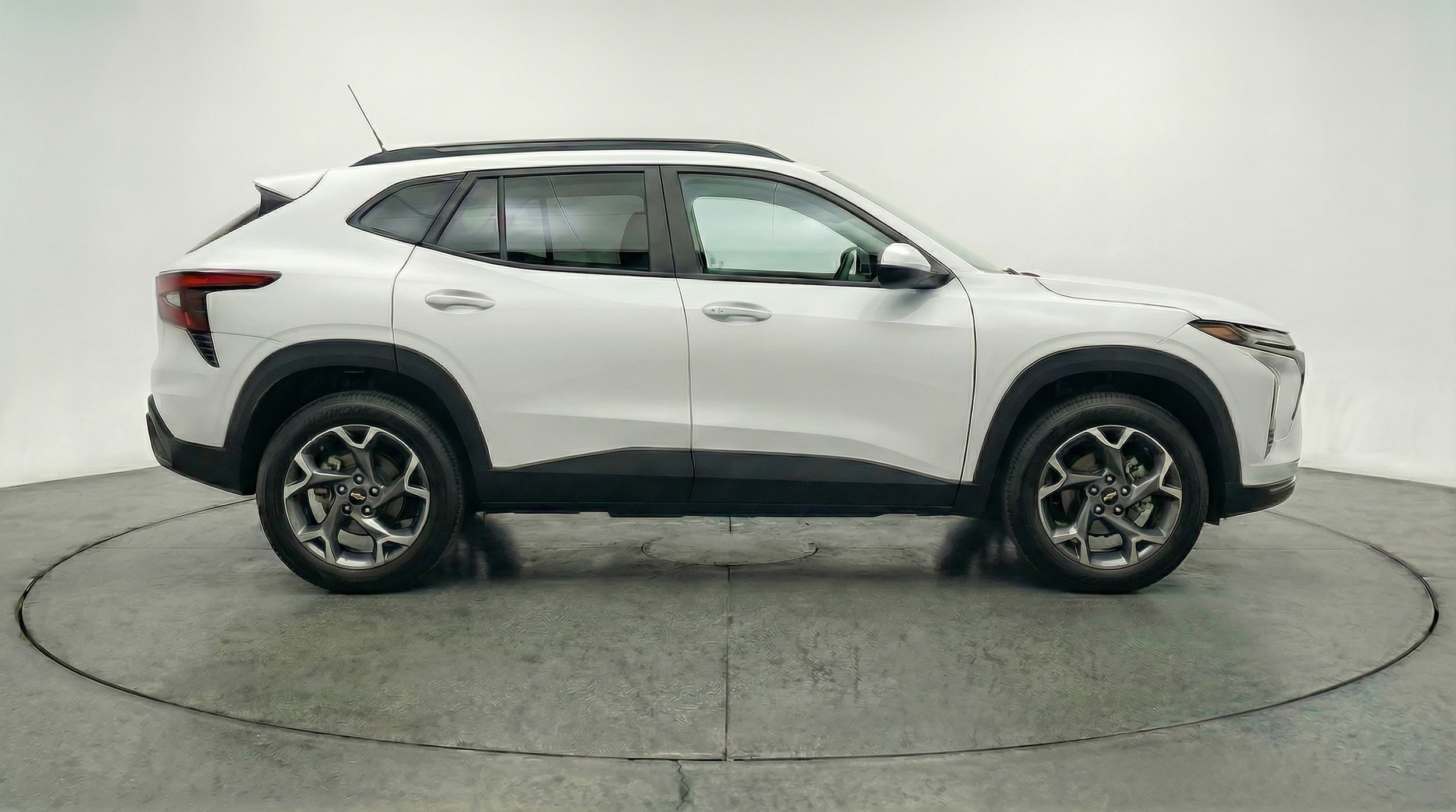 Thumbnail: 2025 Chevrolet Trax - 8