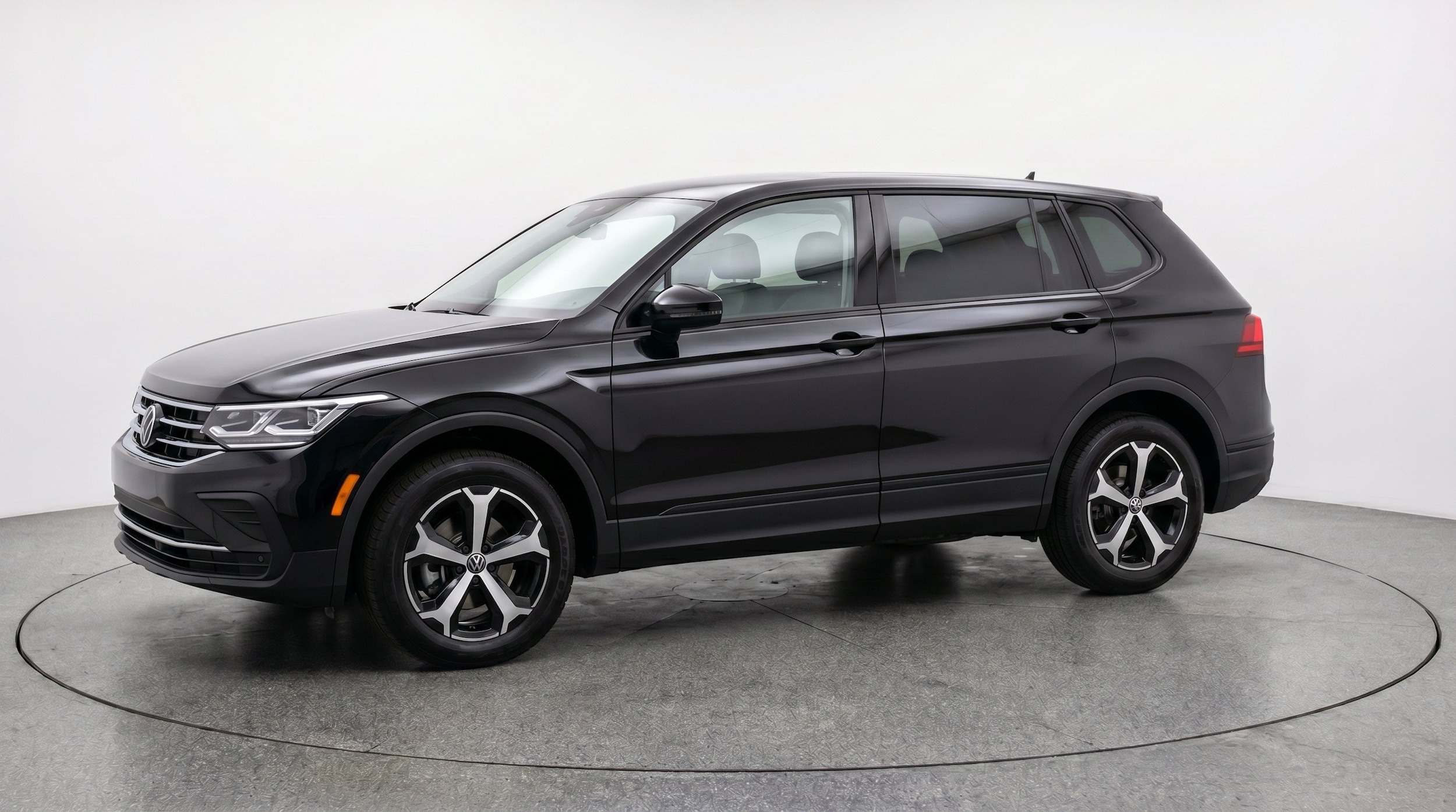 Thumbnail: 2026 Volkswagen Tiguan - 3