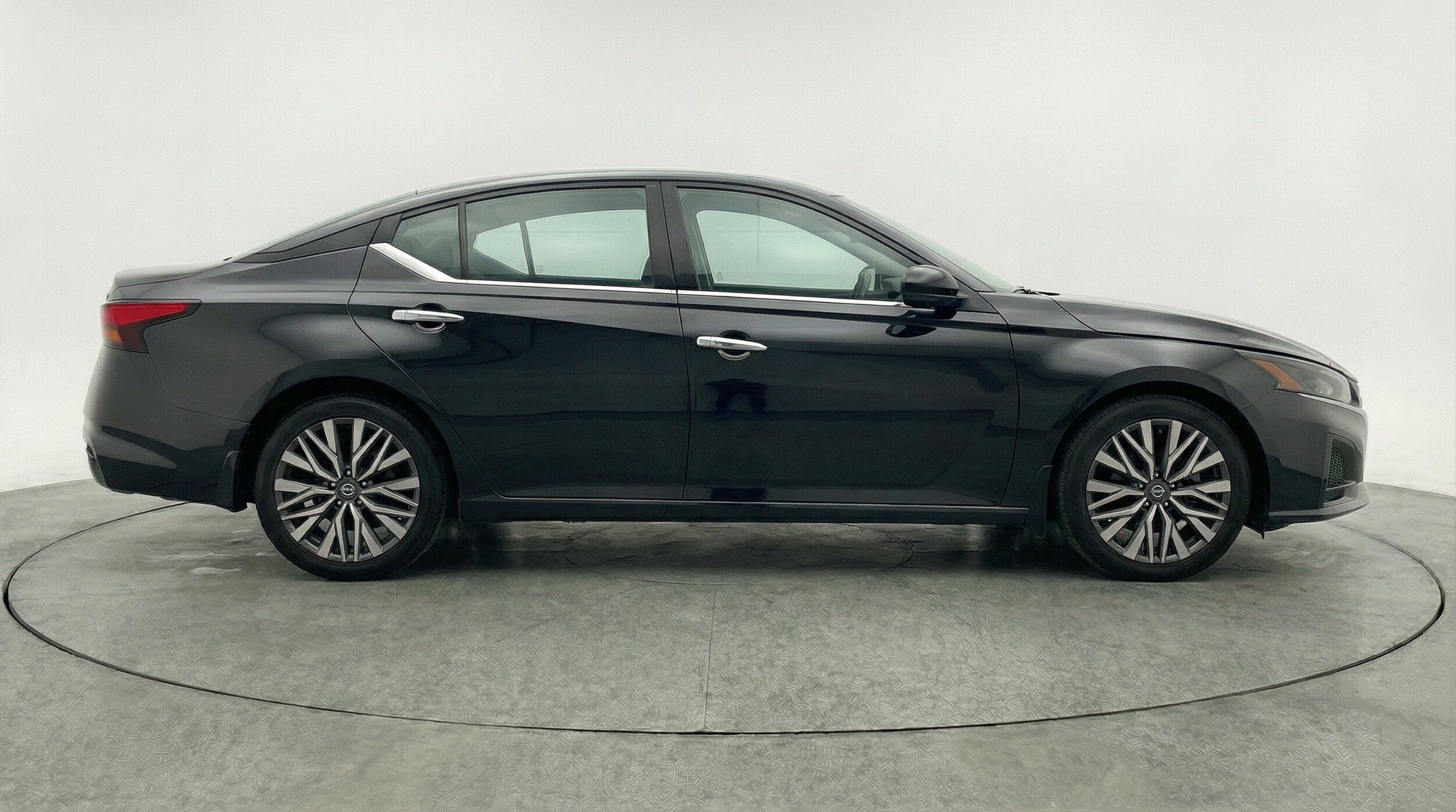 Thumbnail: 2025 Nissan Altima - 8