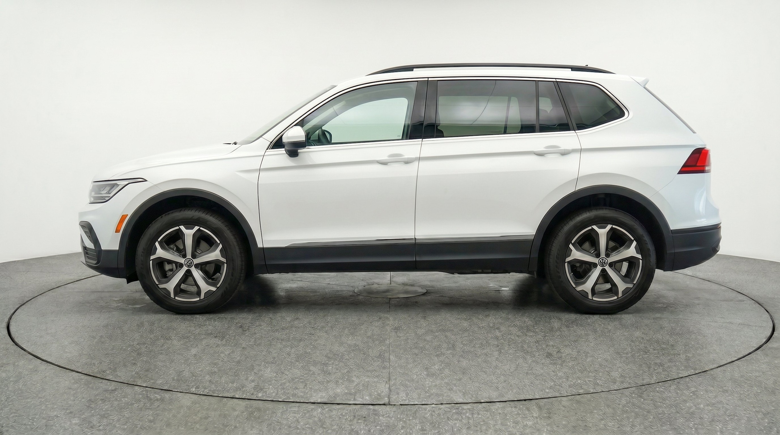 Thumbnail: 2026 Volkswagen Tiguan - 5