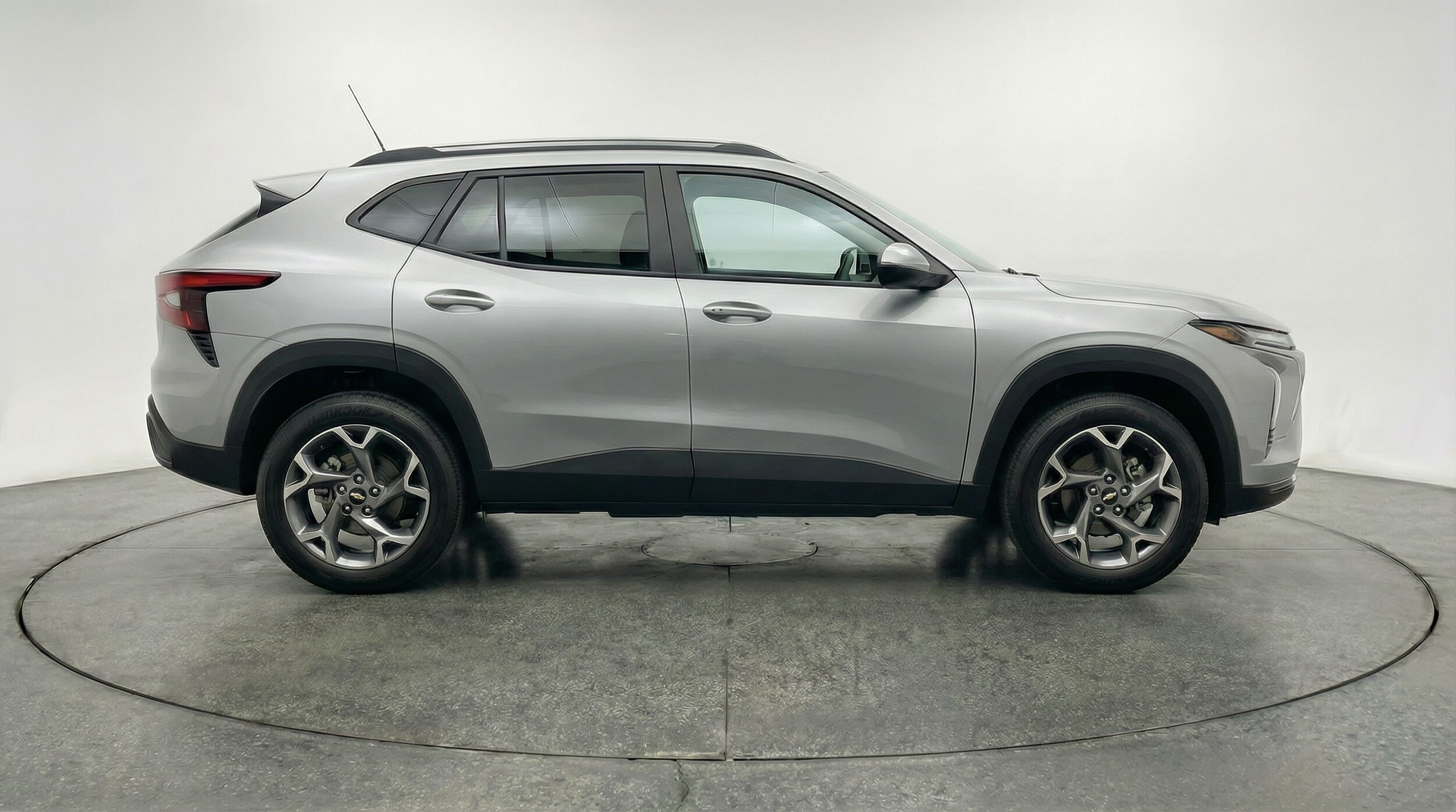 Thumbnail: 2025 Chevrolet Trax - 8