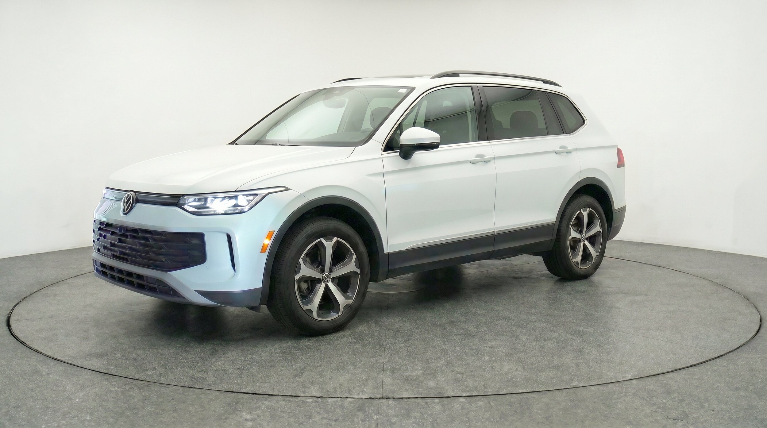 Thumbnail: 2026 Volkswagen Tiguan - 3