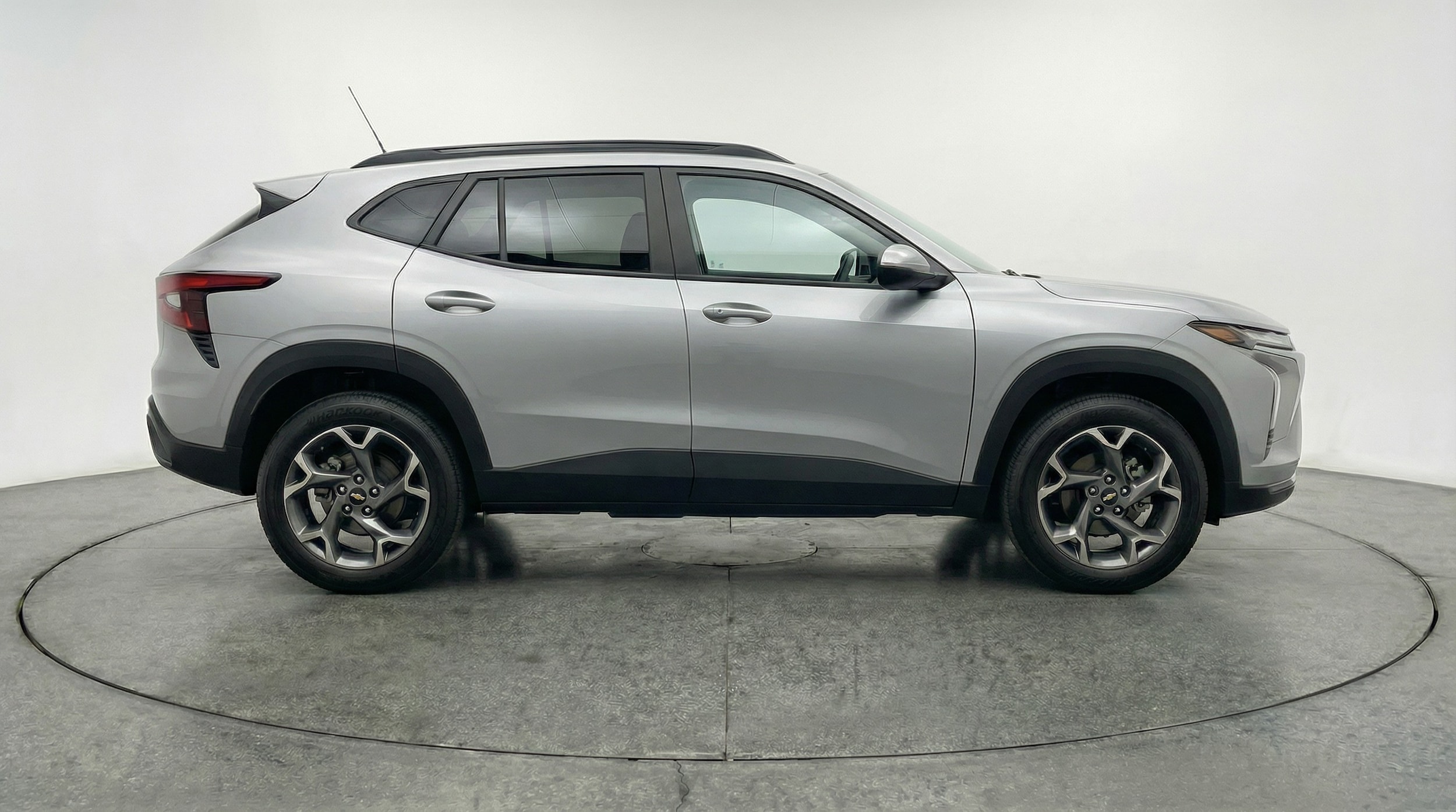 Thumbnail: 2025 Chevrolet Trax - 8