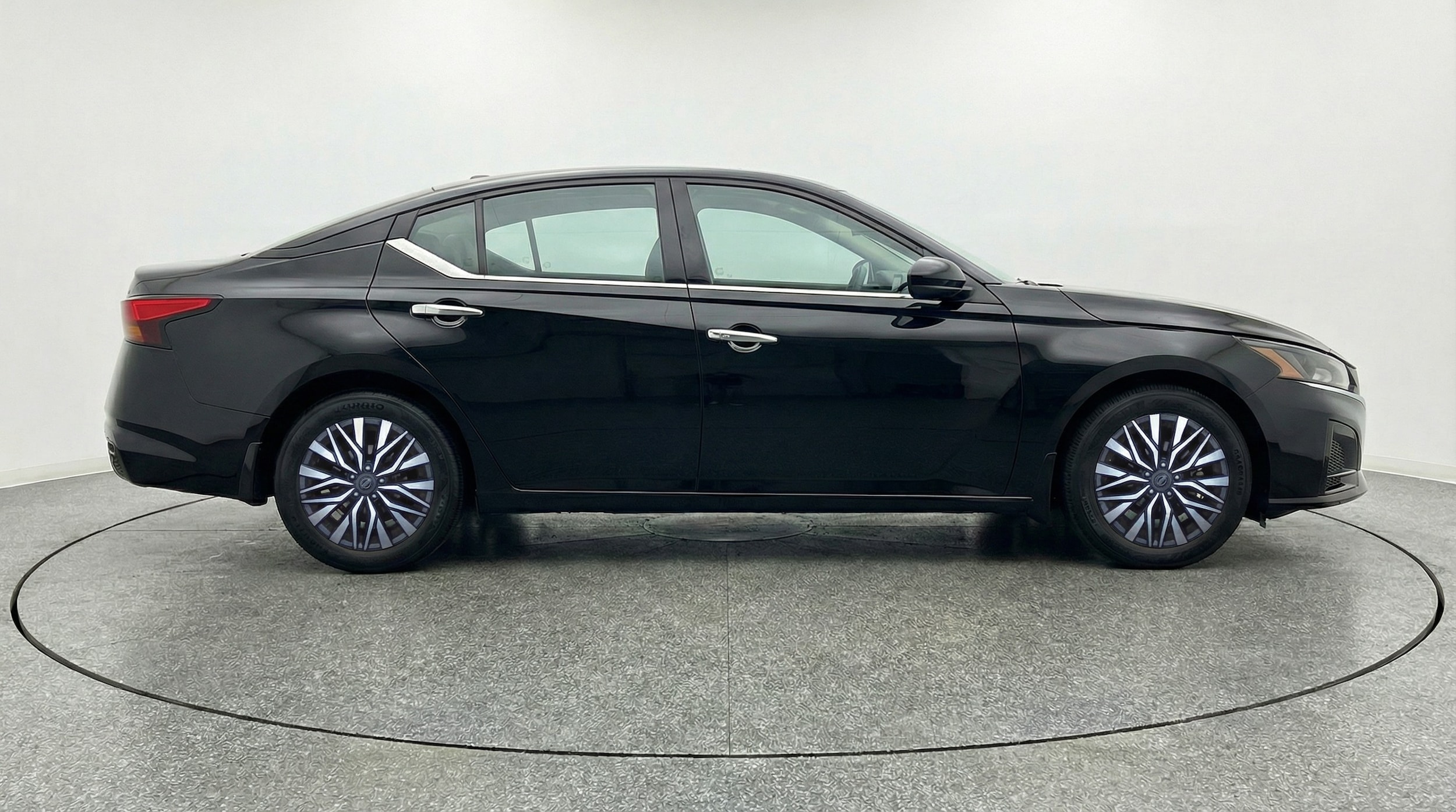 Thumbnail: 2025 Nissan Altima - 8