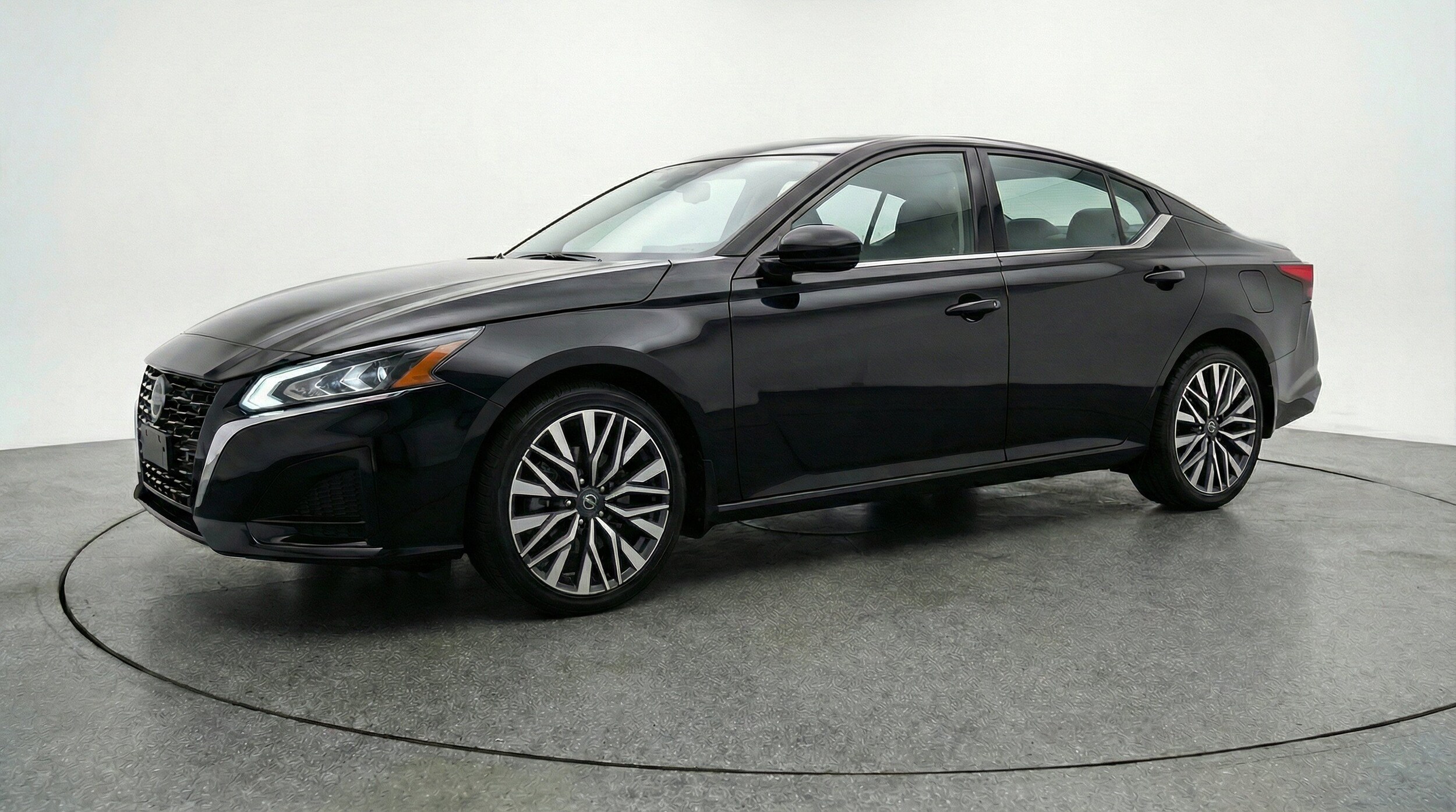 Thumbnail: 2025 Nissan Altima - 3