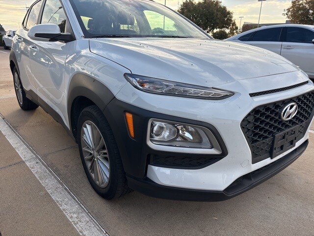 2020 Hyundai Kona SEL photo 3