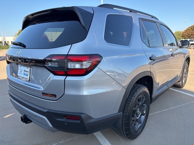 2025 Honda Pilot TrailSport photo 2